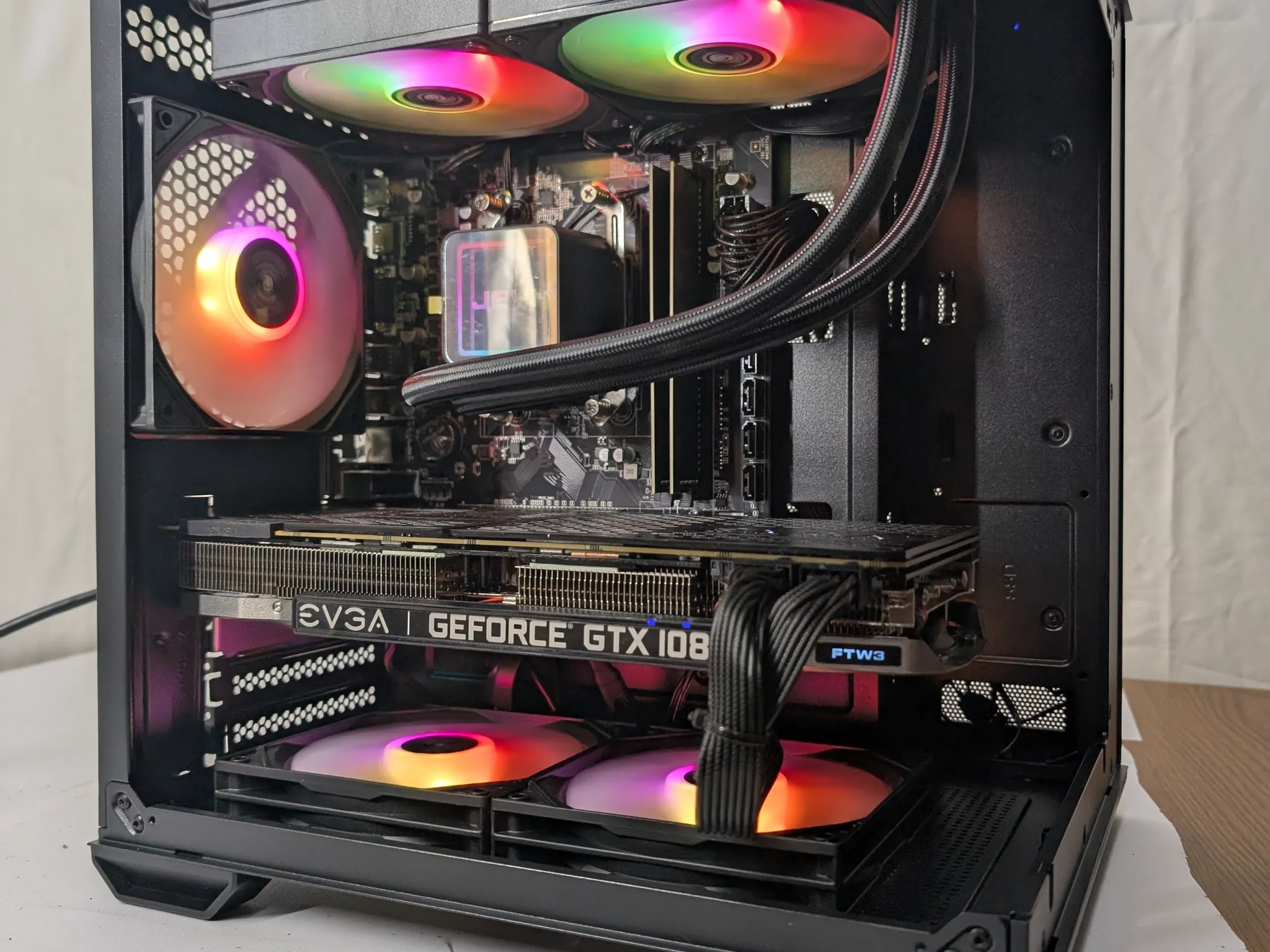 GTX 1080 TI 11GB| RYZEN 5 2600X | 16GB DDR4 | 500GB NVME