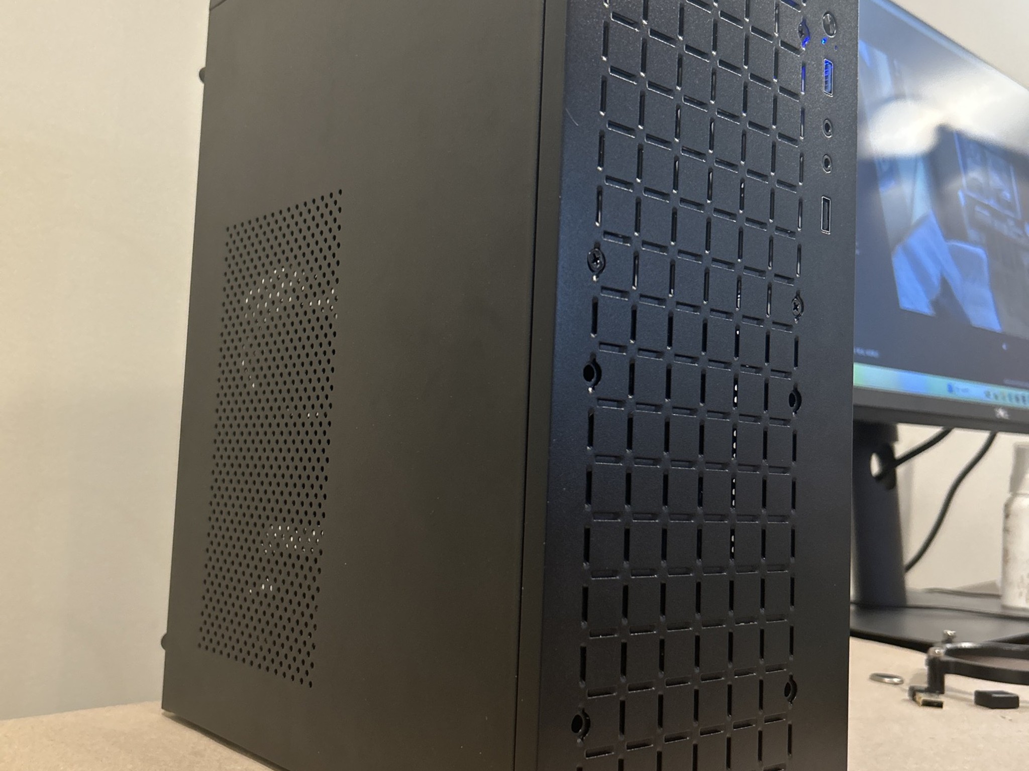 The Arrow 🎯 | RX 580 8 GB, E5-1650 V4 6-core, 24 GB DDR4, 500GB SSD