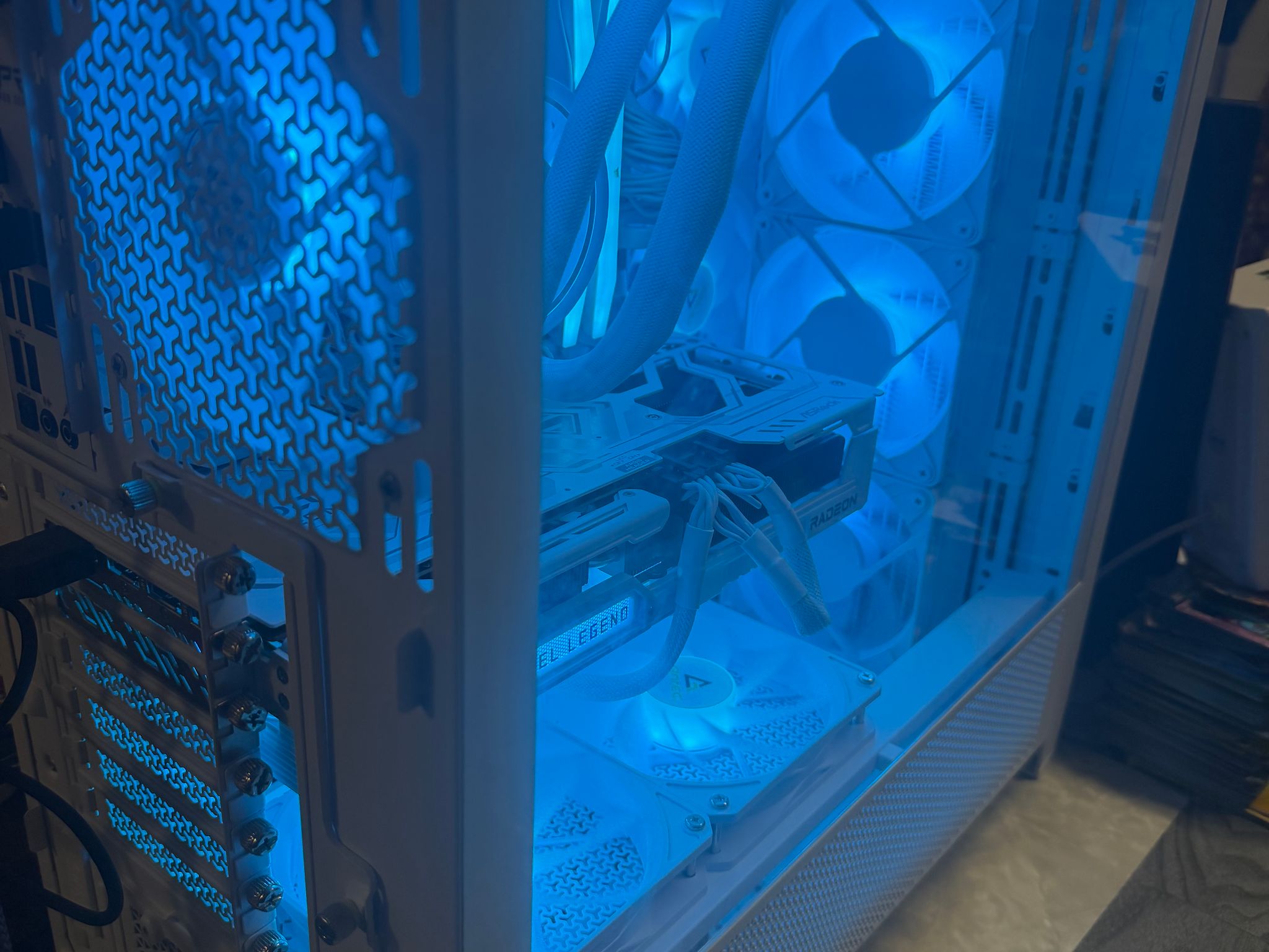 Blizzard | 9070xt | 7800X3d | 32gb ddr5 | 2tb nvme