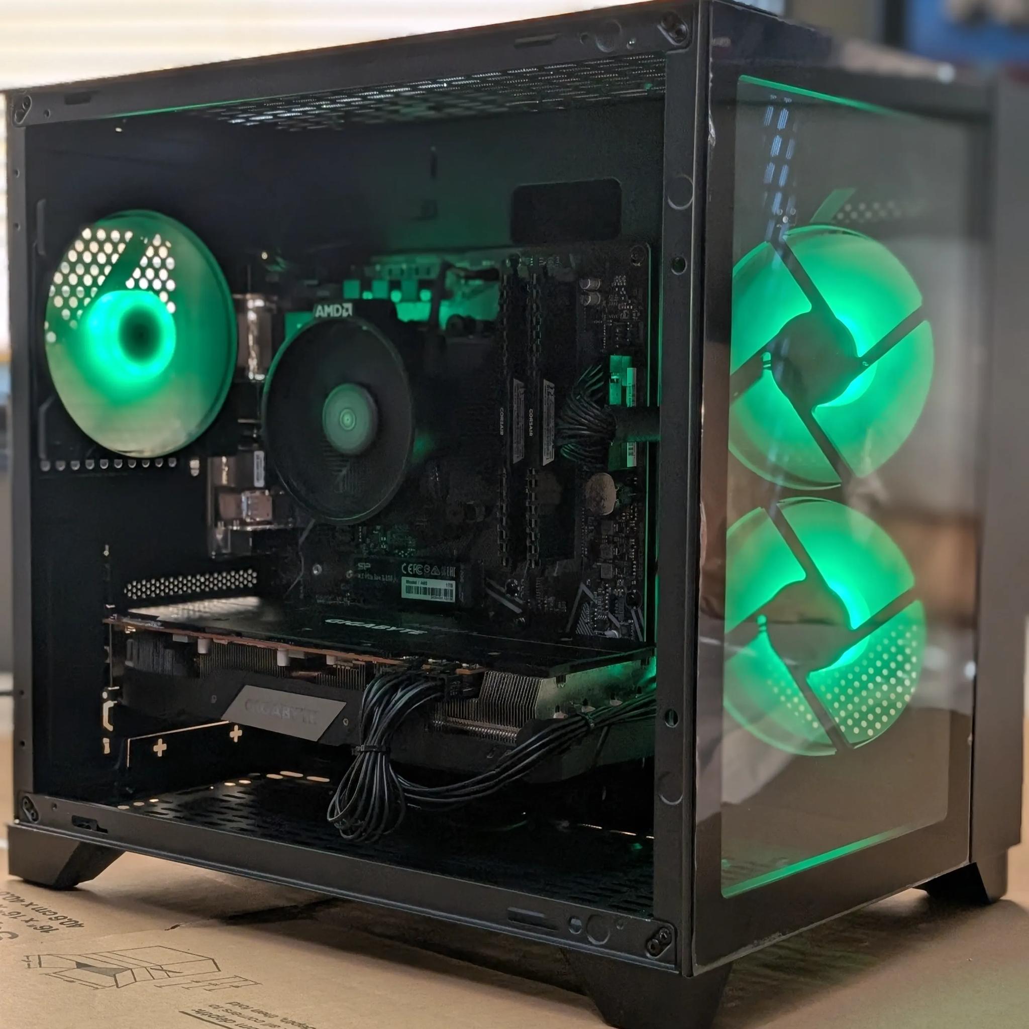 RX 5700 XT, Ryzen 3600, 16 GB DDR4, 1 TB NVME, WiFi/BT- Cube Gaming PC