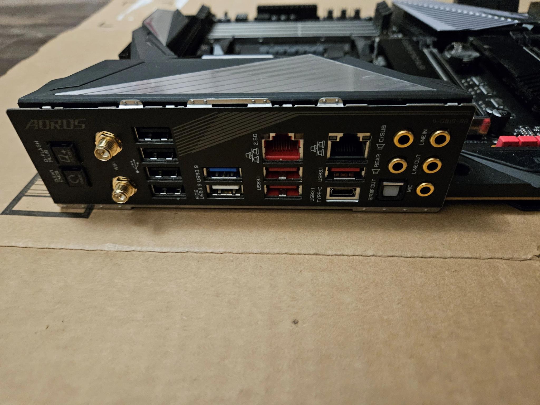 Gigabyte Aorus X570 Master - Socket AM4 - WiFi -USED