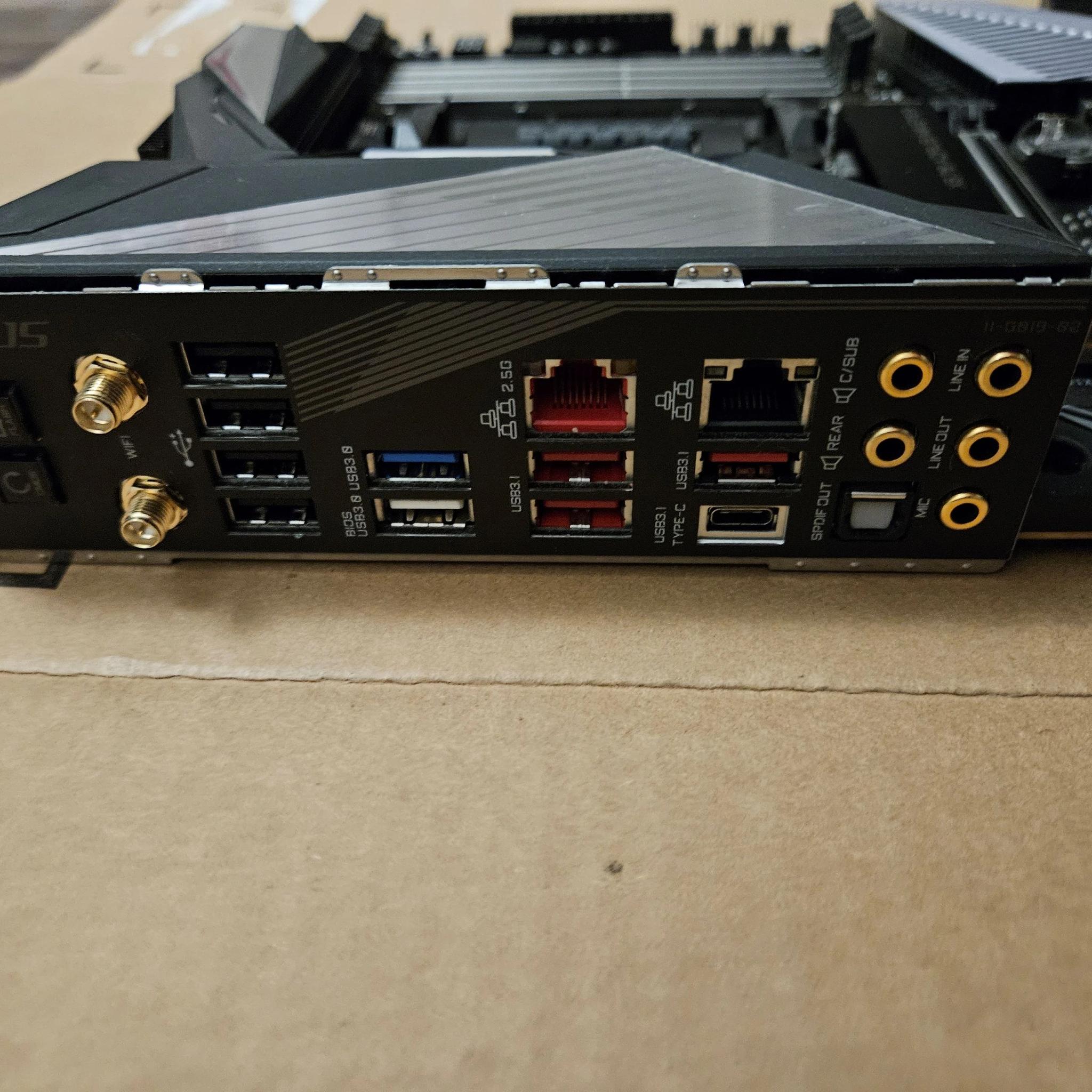 Gigabyte Aorus X570 Master - Socket AM4 - WiFi -USED
