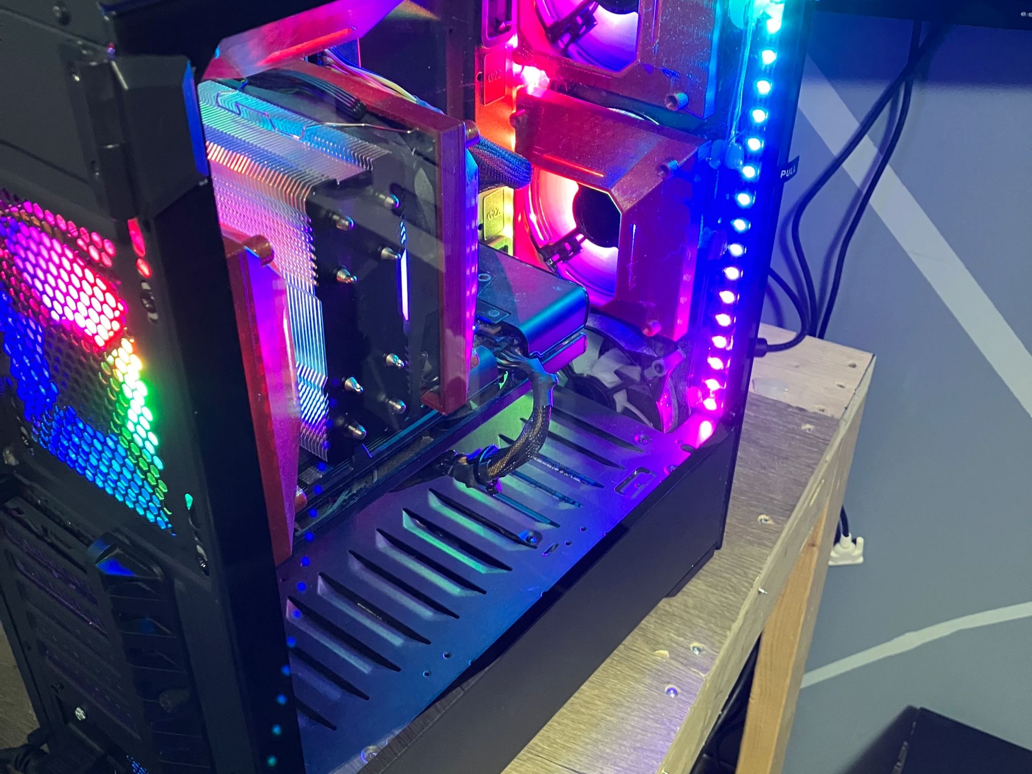 i5-9400f | RX 5500 XT | 16 GB Ram | 512 GB NVMe | 2 x 1 TB Game HDD | 700W PSU | Win 11 Pro