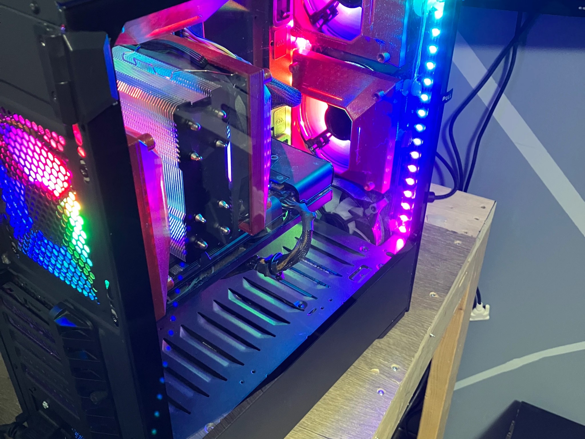 i5-9400f | RX 5500 XT | 16 GB Ram | 512 GB NVMe | 2 x 1 TB Game HDD | 700W PSU | Win 11 Pro