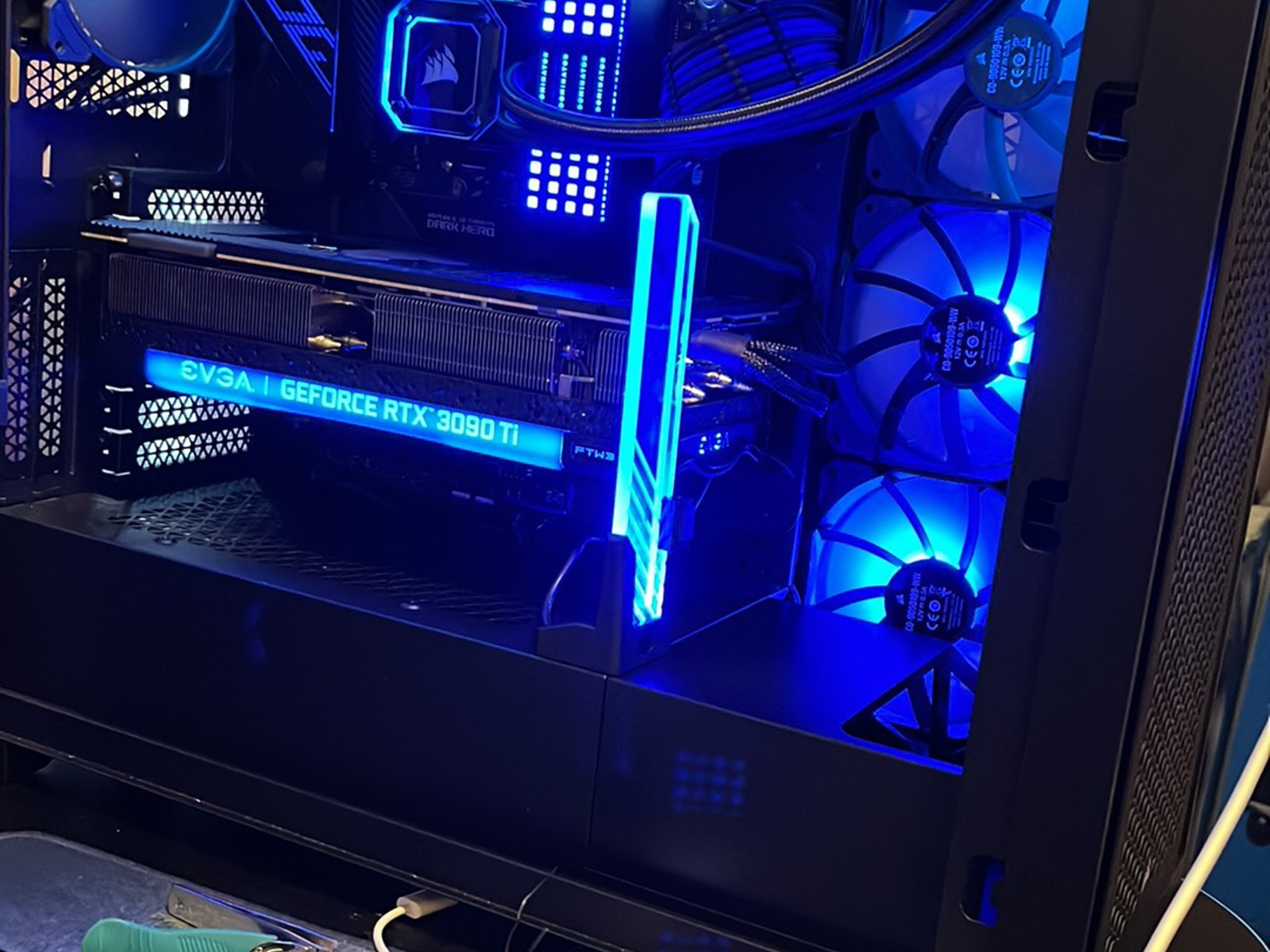 EVGA FTW3 ULTRA HYBRID GAMING GeForce RTX 3090 Ti