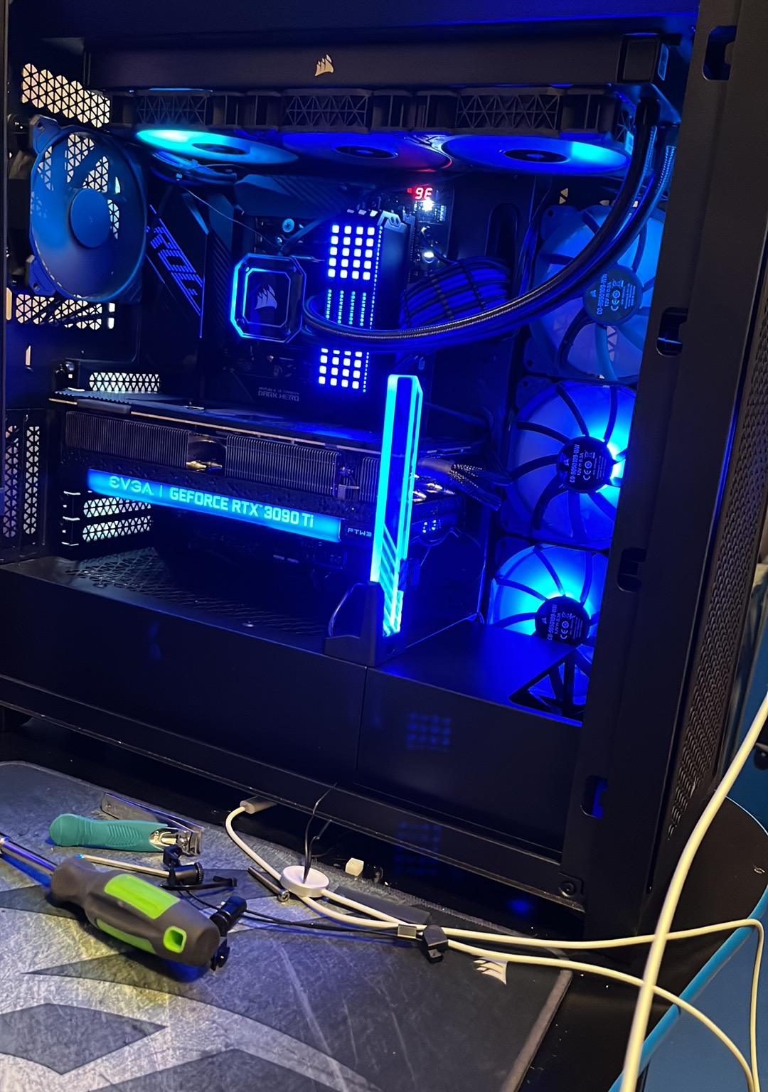 EVGA FTW3 ULTRA HYBRID GAMING GeForce RTX 3090 Ti