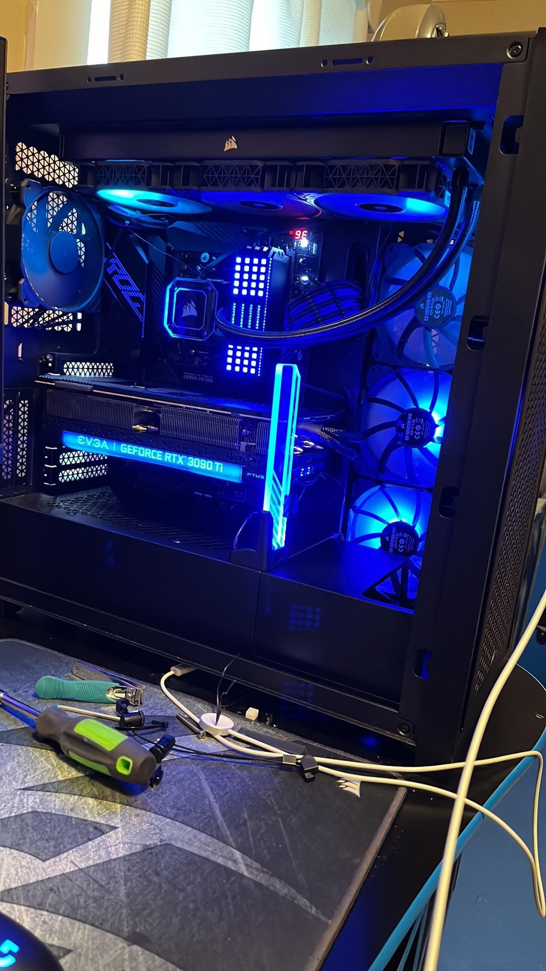 EVGA FTW3 ULTRA HYBRID GAMING GeForce RTX 3090 Ti