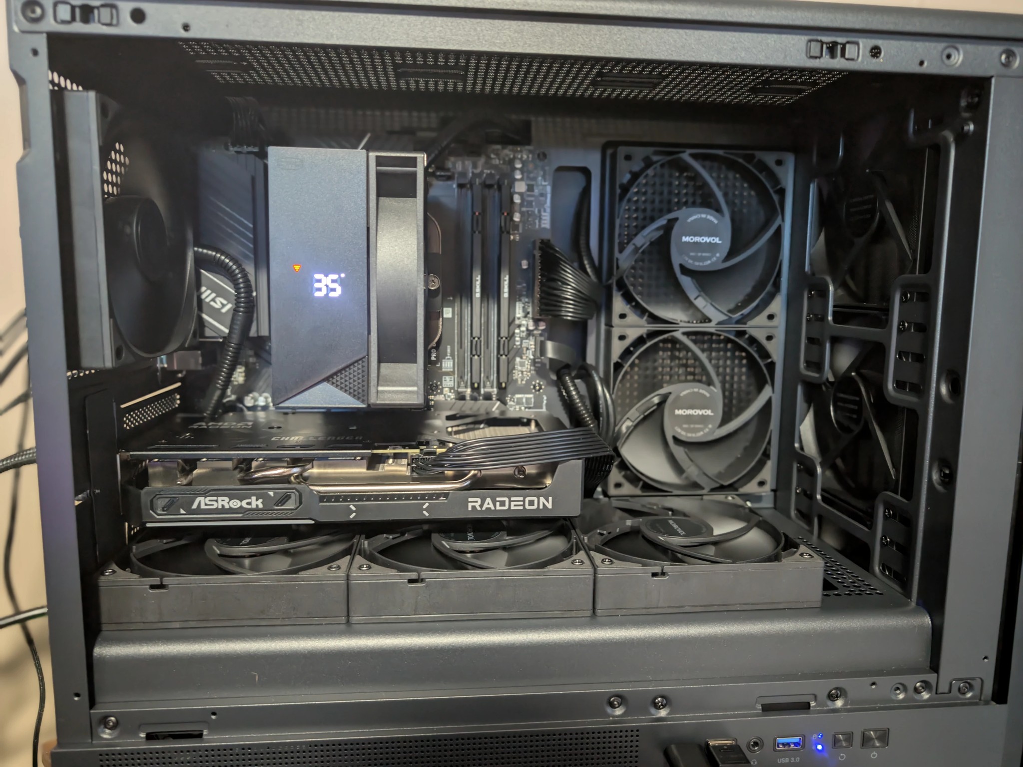 🪵 MODERN WOODEN STEALTH: RYZEN 5 7600X3D + 32GB DDR5 6000MT CL36 + RX 9060 XT 16GB 🪵