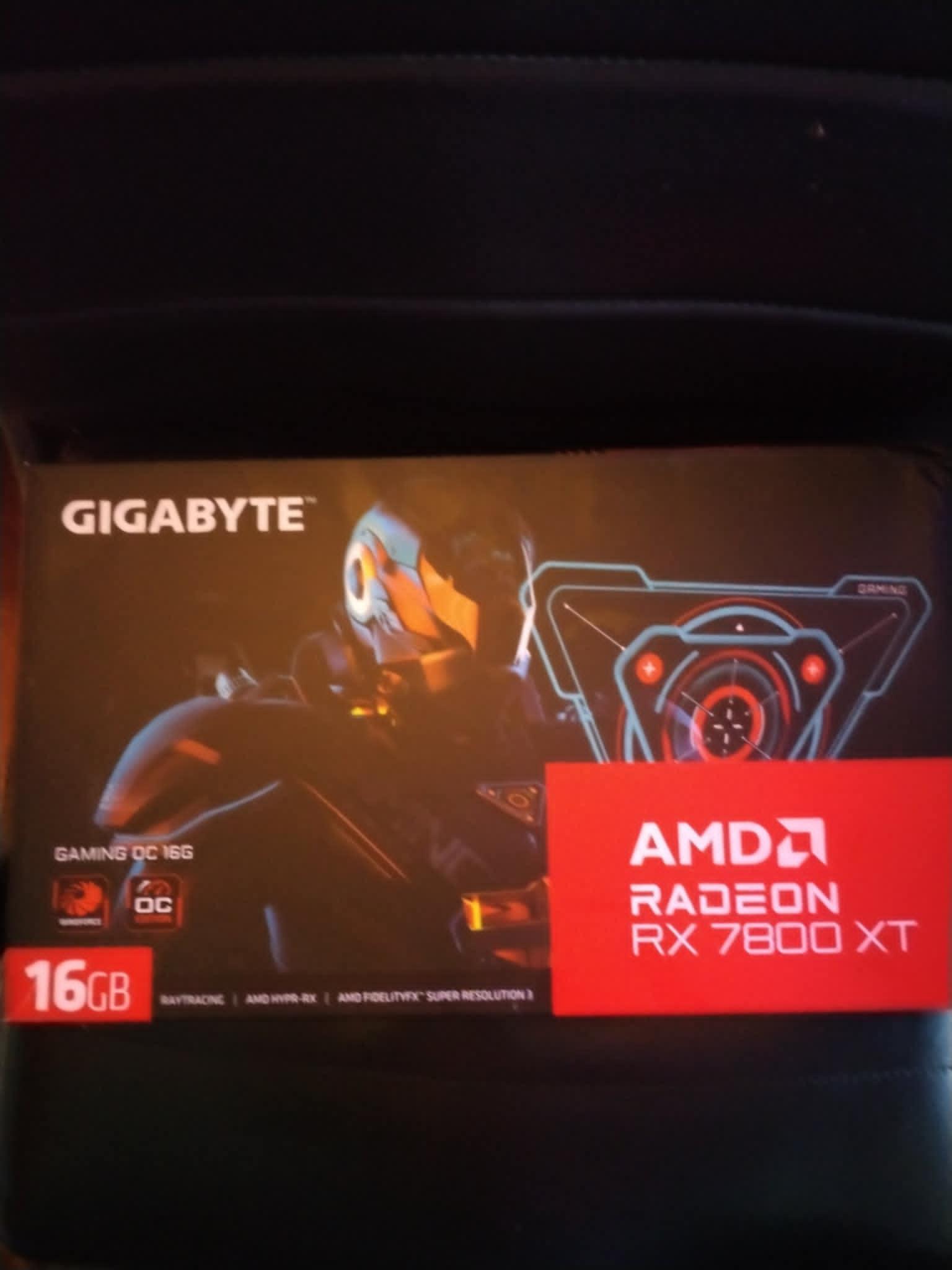 GIGABYTE GAMING OC 16 GB 7800 XT BLACK LIKE NEW ONLY USED FOR 2 MONTHS
