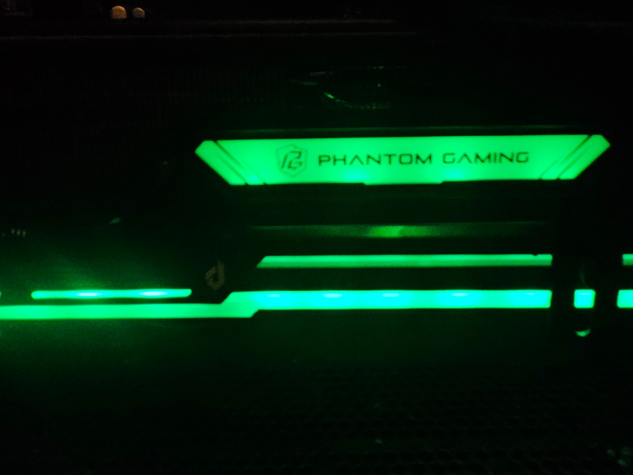 RX 6800 XT 16GB Phantom Gaming and Ryzen 7 5700