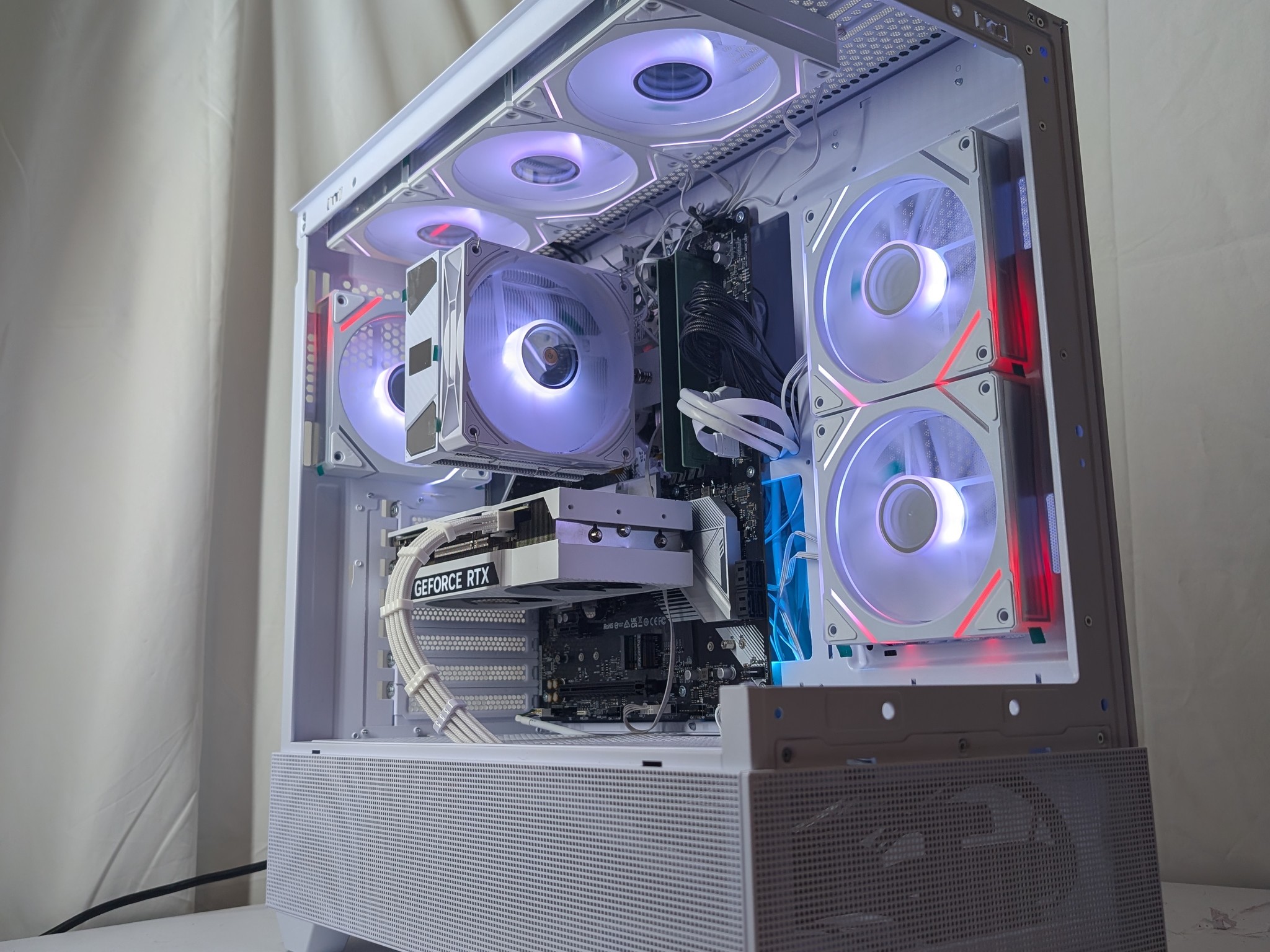 RTX 4070 | RYZEN 5 7600X | 16gb DDR5 | 1TB NVME | ALL WHITE