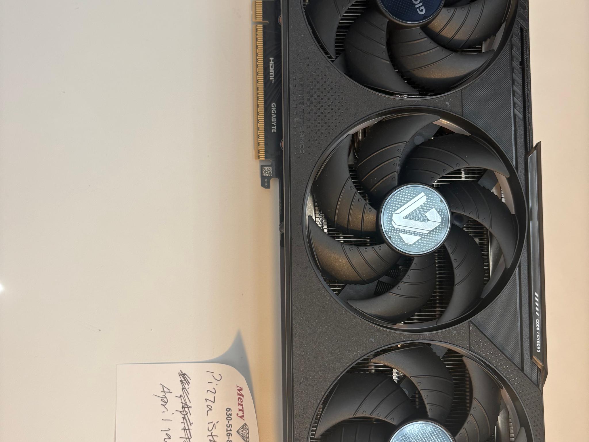 GIGABYTE GeForce RTX 5070 GAMING OC 12G