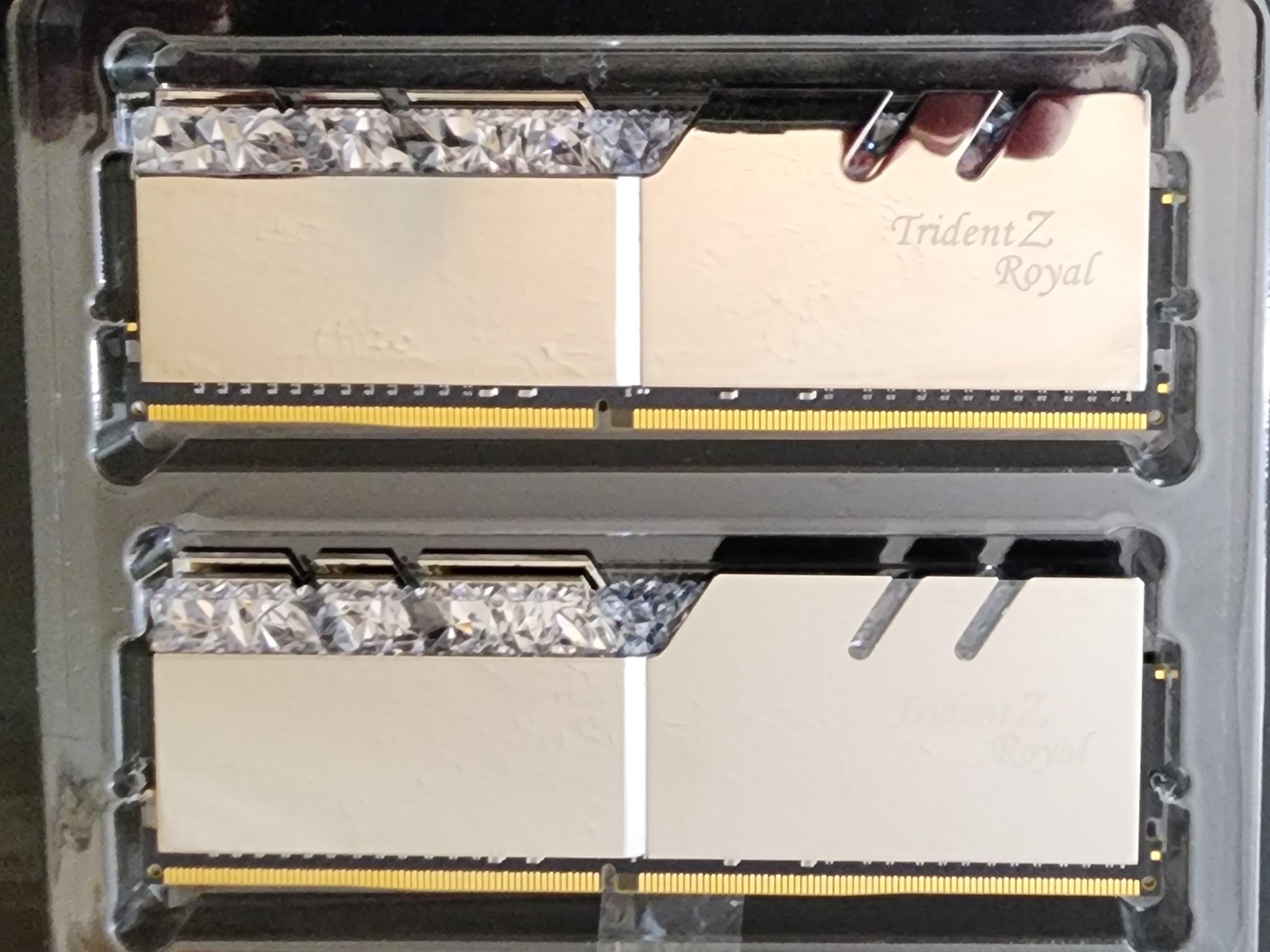 G.SKILL F4-3600C19D-32GTRS Trident Z Royal DDR4-3600 CL19-20-20-40 1.35V 32GB (2x16GB) ARGB