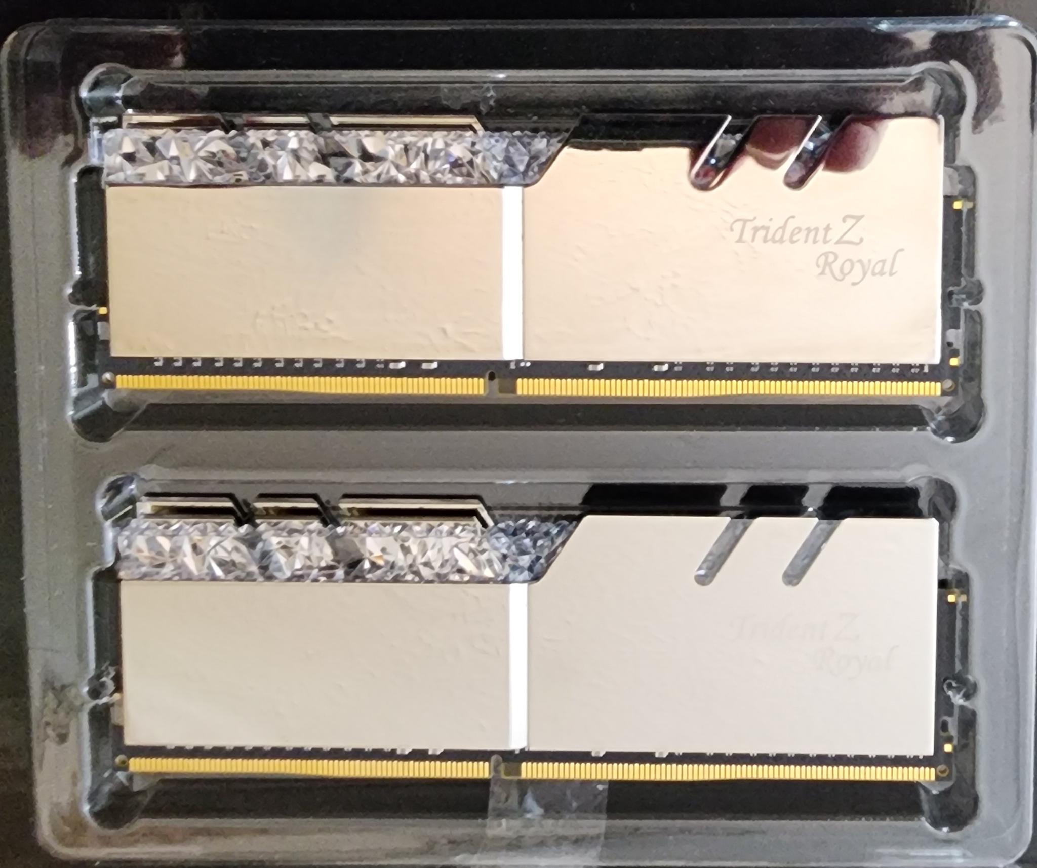 G.SKILL F4-3600C19D-32GTRS Trident Z Royal DDR4-3600 CL19-20-20-40 1.35V 32GB (2x16GB) ARGB