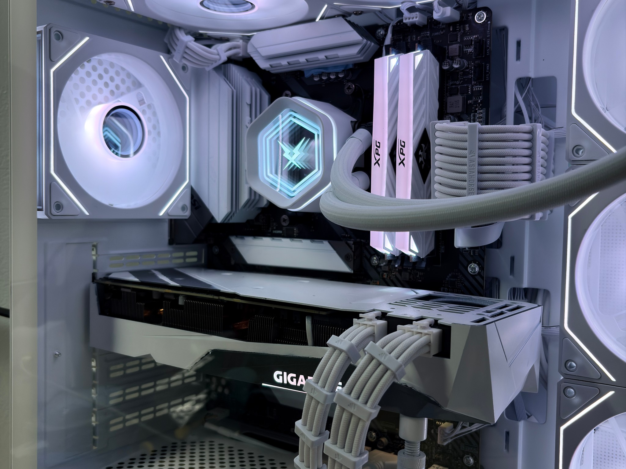 🧊❄️ Glacier Series Gaming PC / RTX 3070 + Ryzen 7 / NVMe SSD / Ready to Play! ❄️🧊