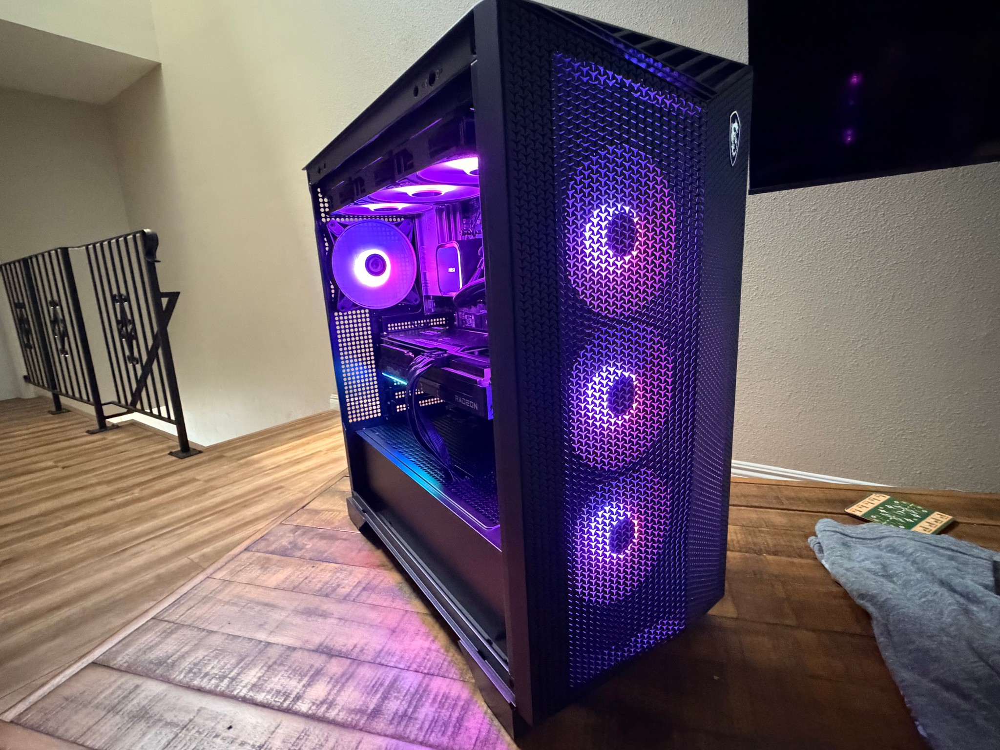 MSI Aegis Gaming PC – Ryzen 9 9900X / RX 9070 XT 16GB / 32GB DDR5 / 2TB SSD