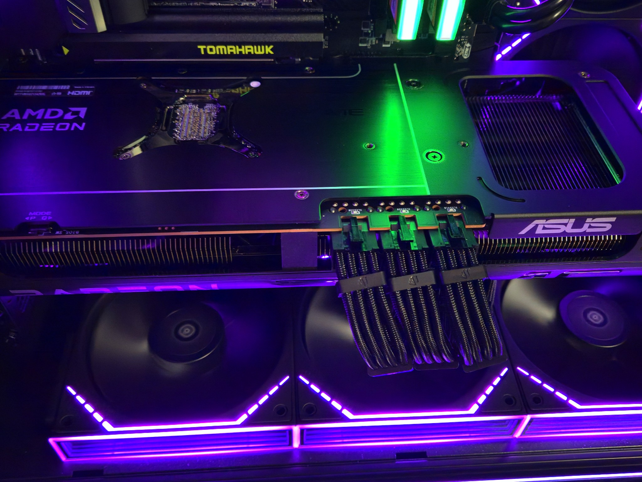 9070 XT OC - Intel Core Ultra 7 270K Plus - 32GB DDR5 6000 - 2TB NVMe - 16:9 Customizable Screen