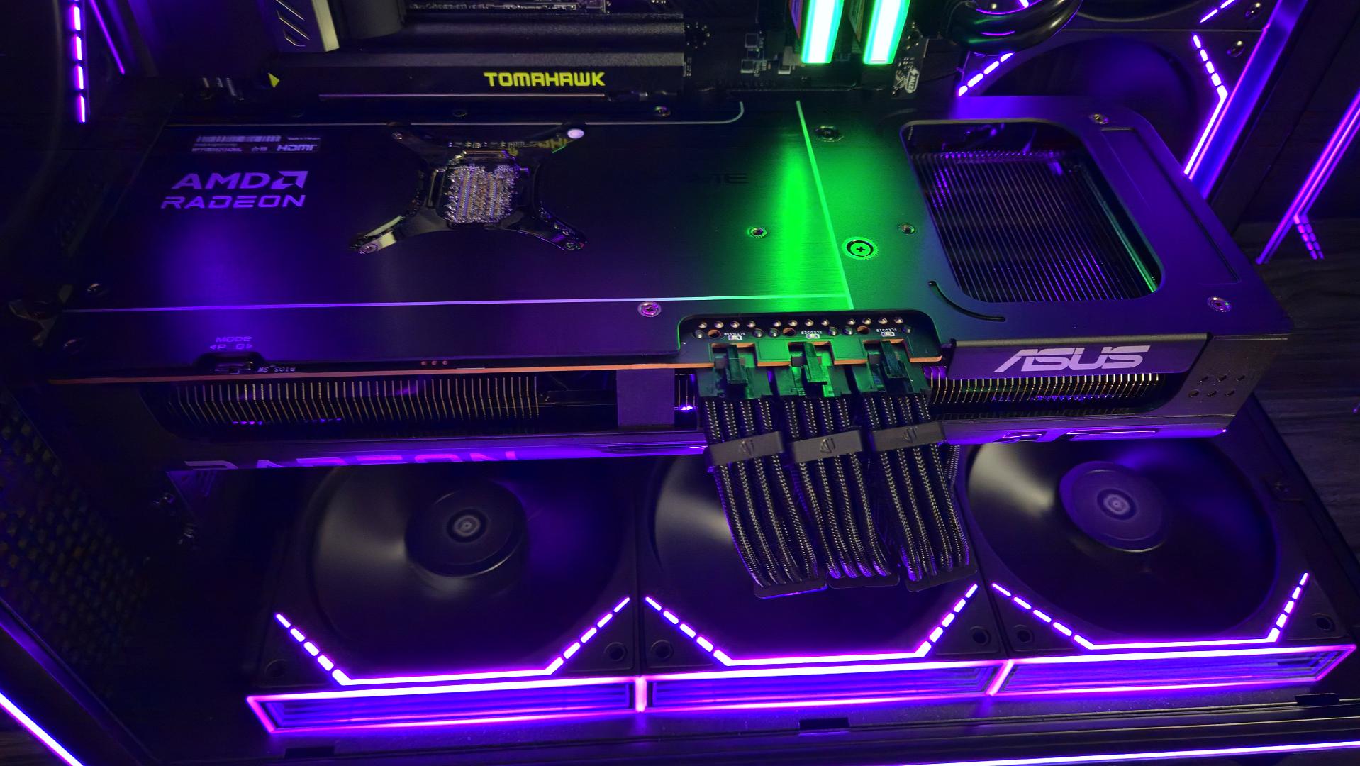9070 XT OC - Intel Core Ultra 7 270K Plus - 32GB DDR5 6000 - 2TB NVMe - 16:9 Customizable Screen