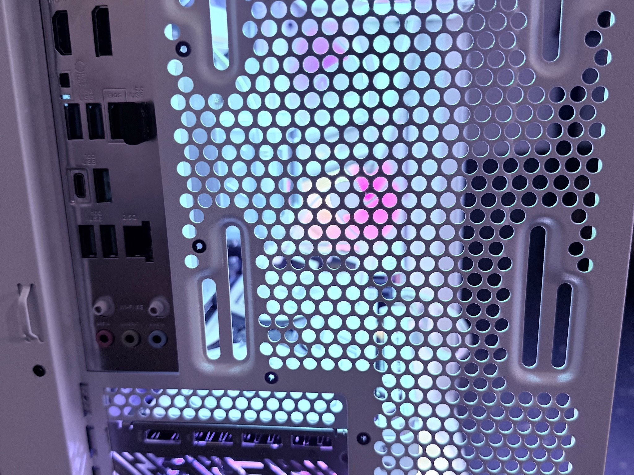 ⚪️"Polar Prism"❄️| 4K Gaming | Ryzen 7 9800X3D | RX 9070XT | 32GB 6400 mt/s DDR5 | 3TB Storage