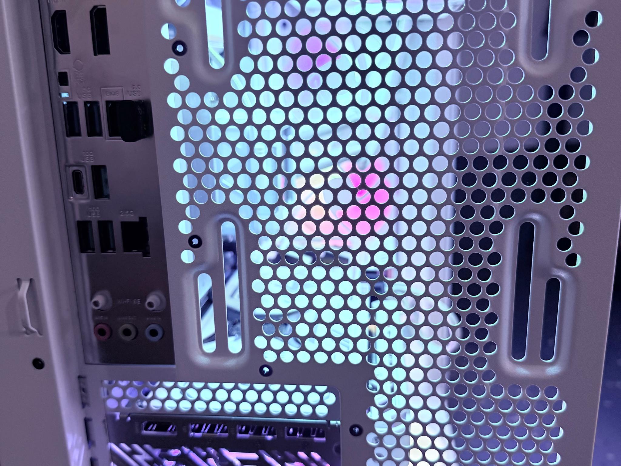 ⚪️"Polar Prism"❄️| 4K Gaming | Ryzen 7 9800X3D | RX 9070XT | 32GB 6400 mt/s DDR5 | 3TB Storage