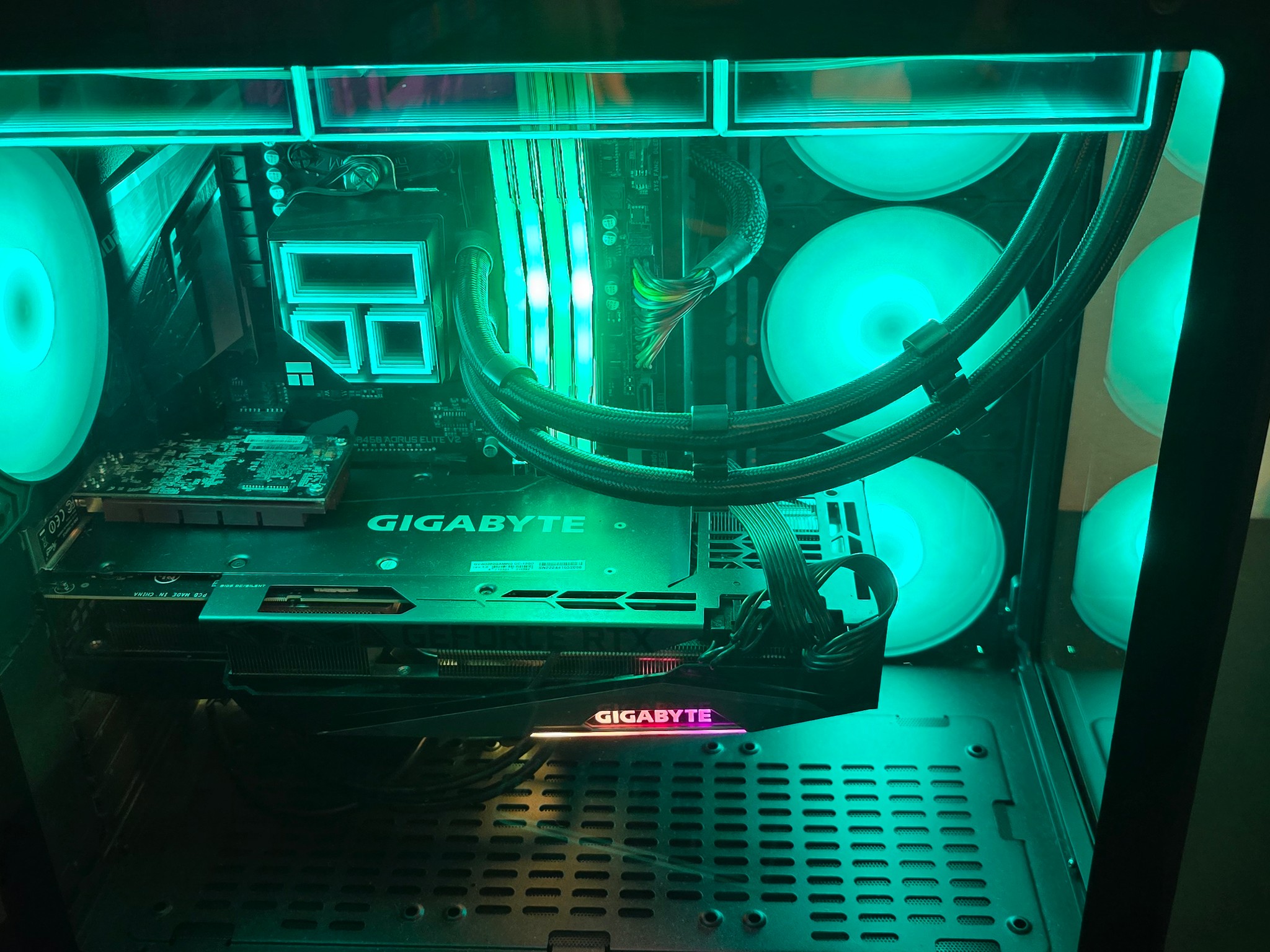 "Tron Battery" Custom Gaming PC Ryzen 5600x/RTX 3080 12GB