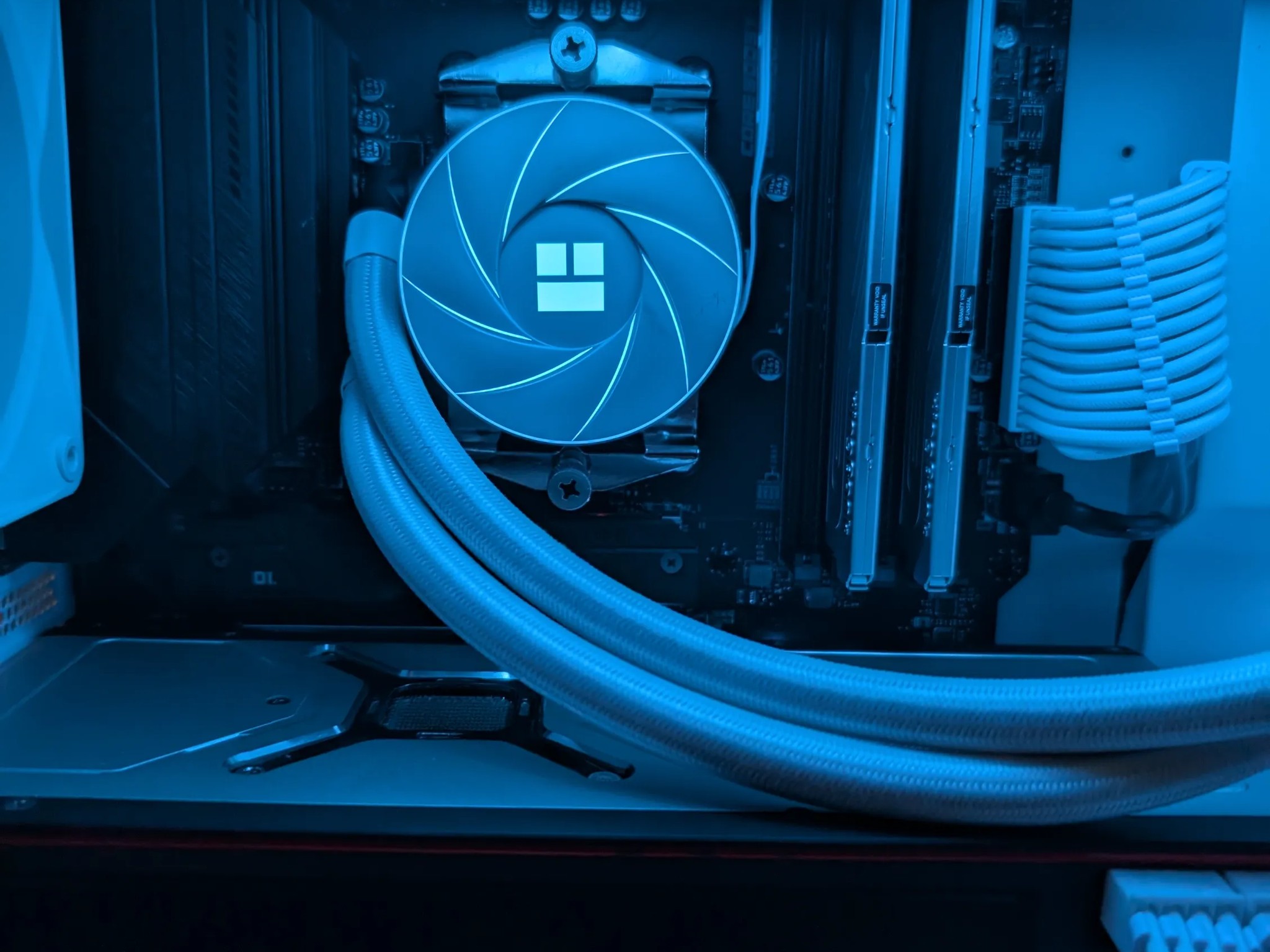 PC - RX 6800xt | Ryzen 7 5800xt | 32 GB DDR4 3600 | 1 TB NVME | Liquid Cooled