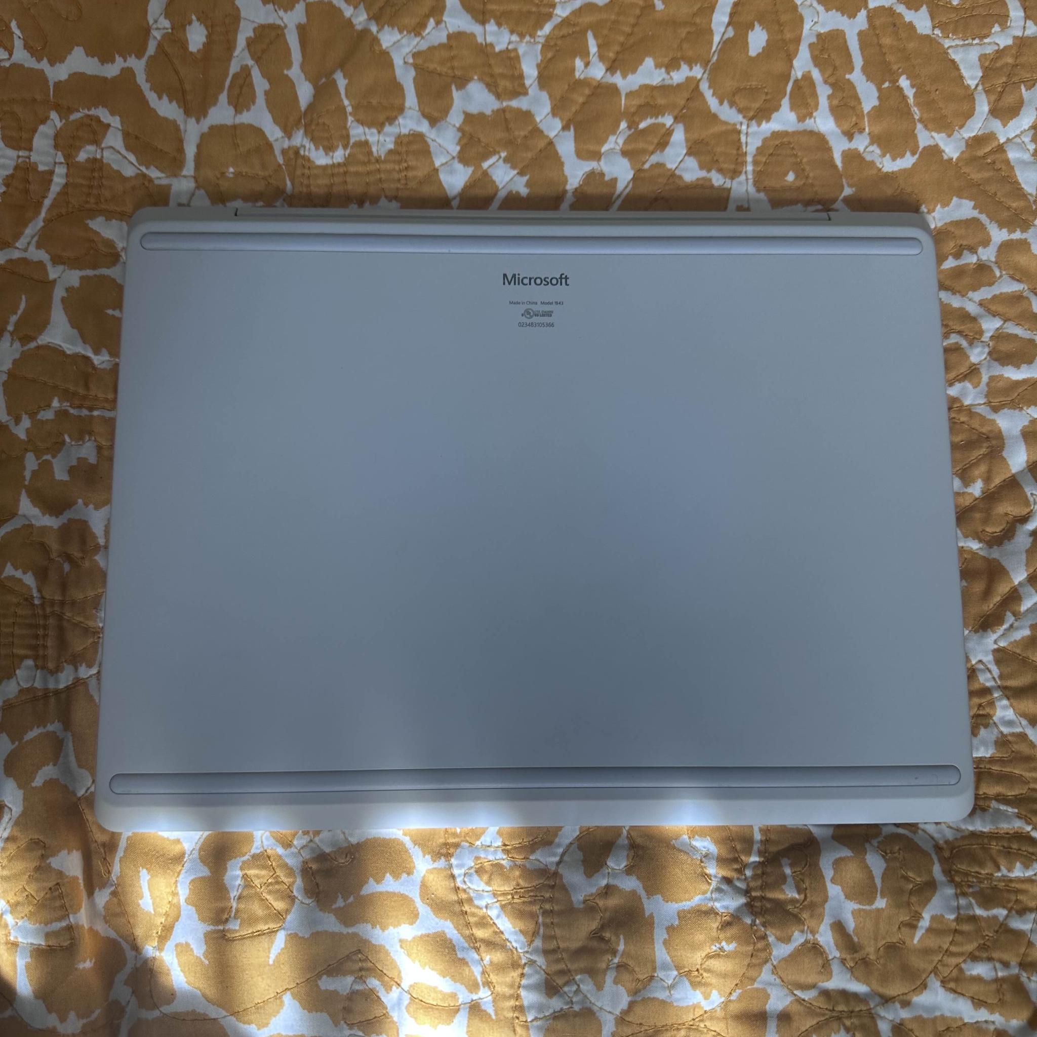 Microsoft Surface Laptop Go 12." i5 10th gen, 64gb SSD, 4gb RAM, Win 11