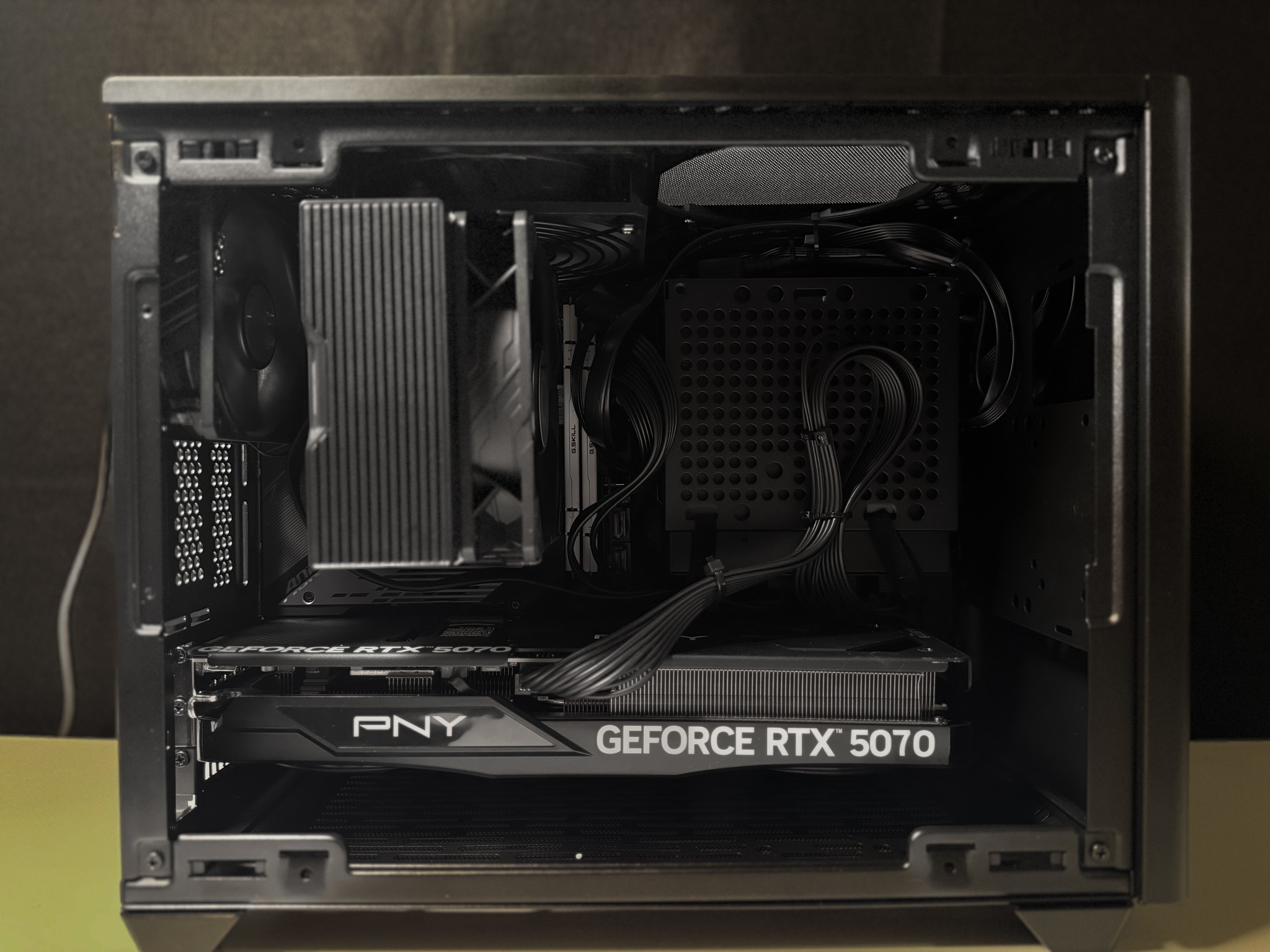🖤 SFF MONSTER | RTX 5070 | Ryzen 5 7600X | 32GB DDR5 6000 | 2TB NVMe | NR200 ITX