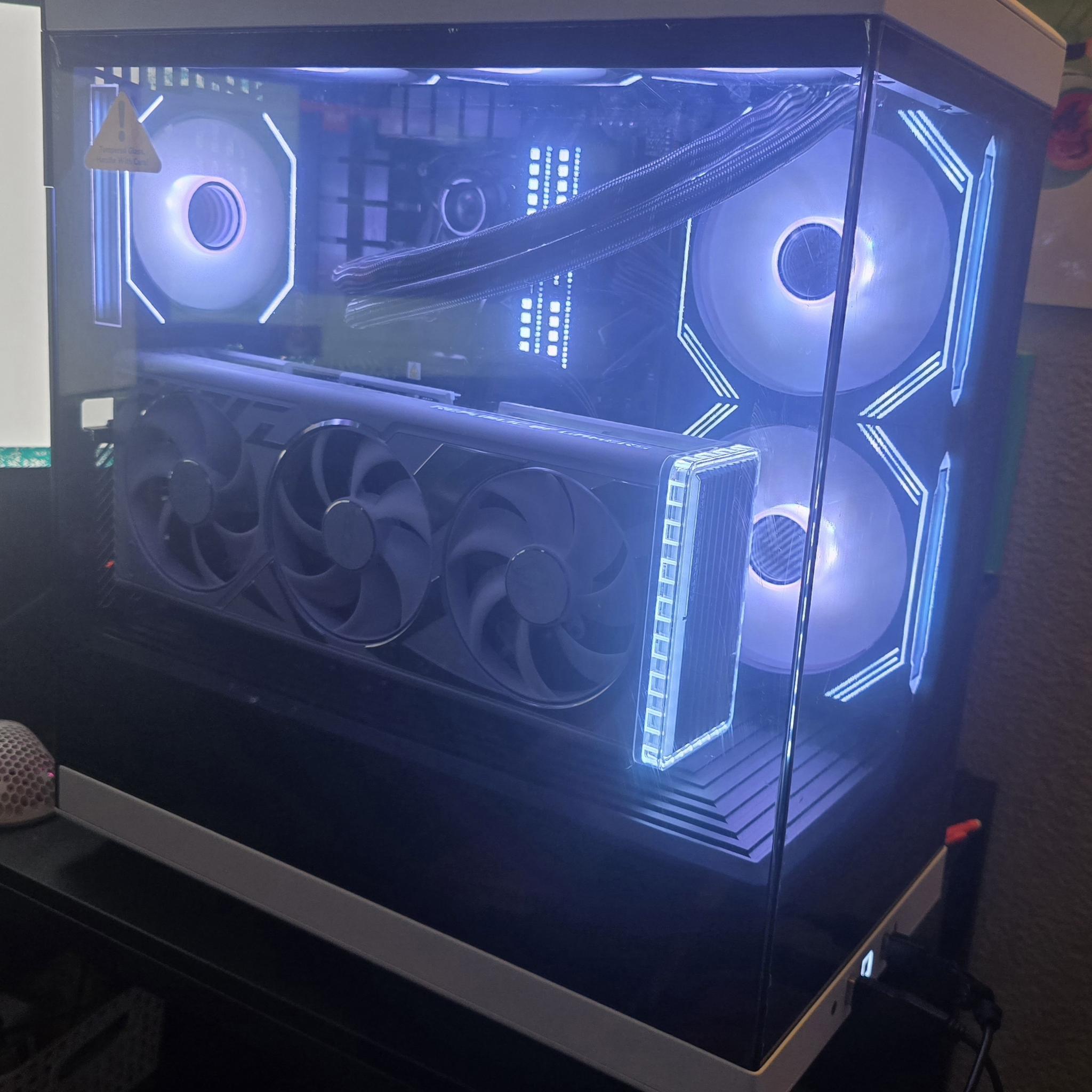 WHITE AND BLACK 4K/1440P POWERFUL GAMING/STREAMING PC:4080, 7800X3D, 2TB 980 PRO, 32GB DOMINATOR RAM