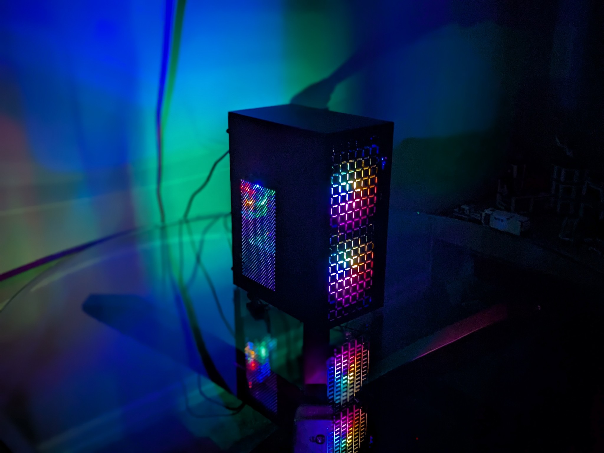 The "Glowbox - I Wanna Try PC Gaming" PC | 14-Core Intel  CPU | Nvidia GTX 1660 Super GPU | 16GB RAM