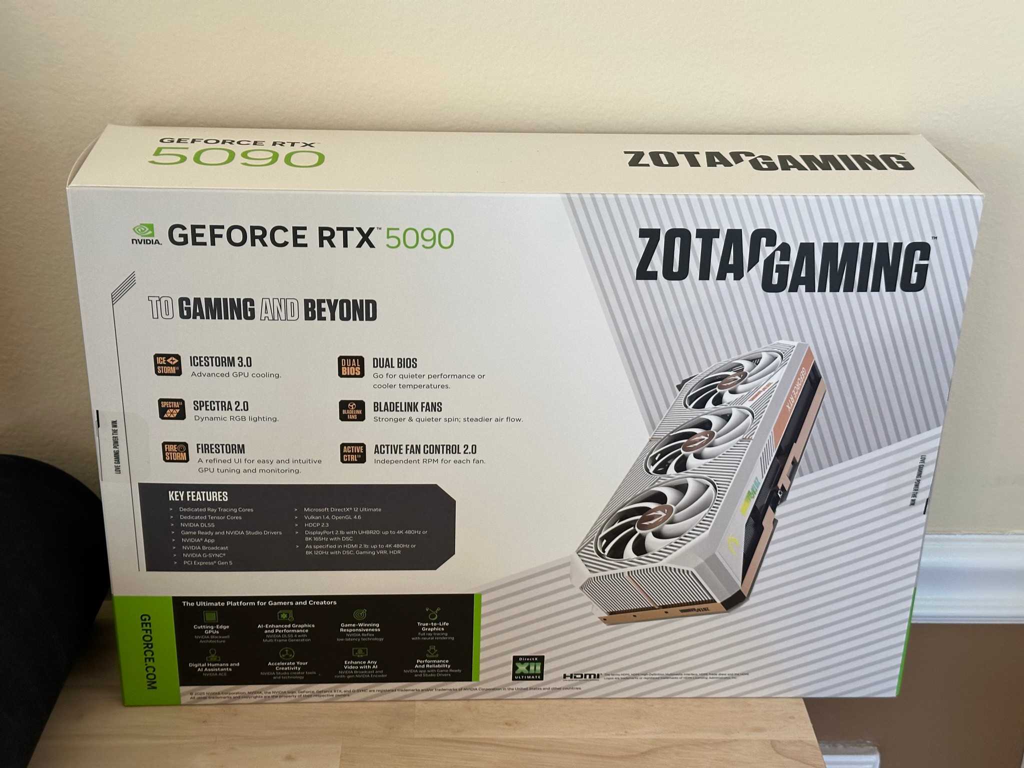 ZOTAC RTX 5090 White Edition SOLID OC 32 GB GDDR7