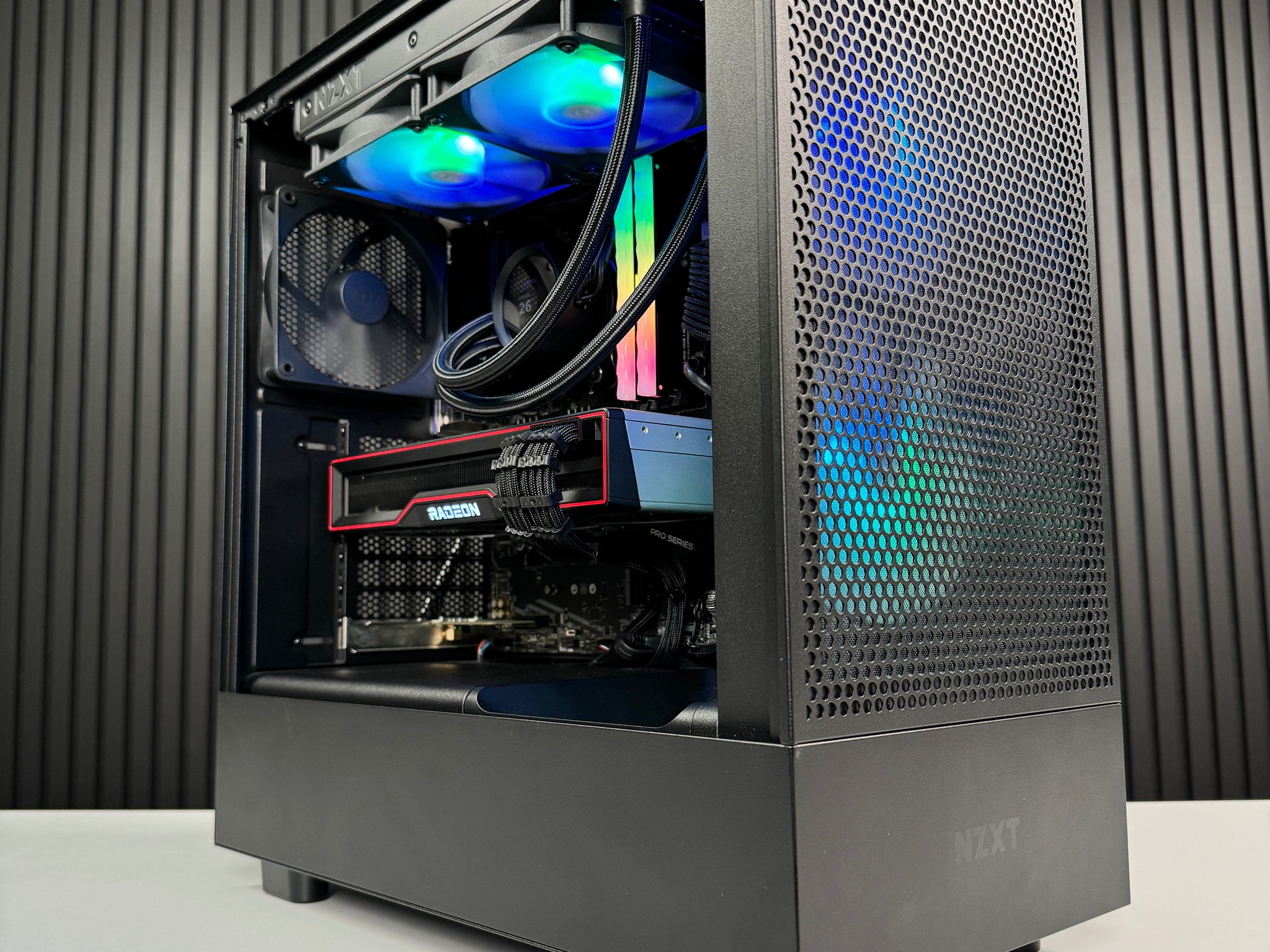 Amazing Value 1440P Gaming/Streaming PC (Ryzen 7 5800X, RX 6800 XT, 2TB M2 SSD)