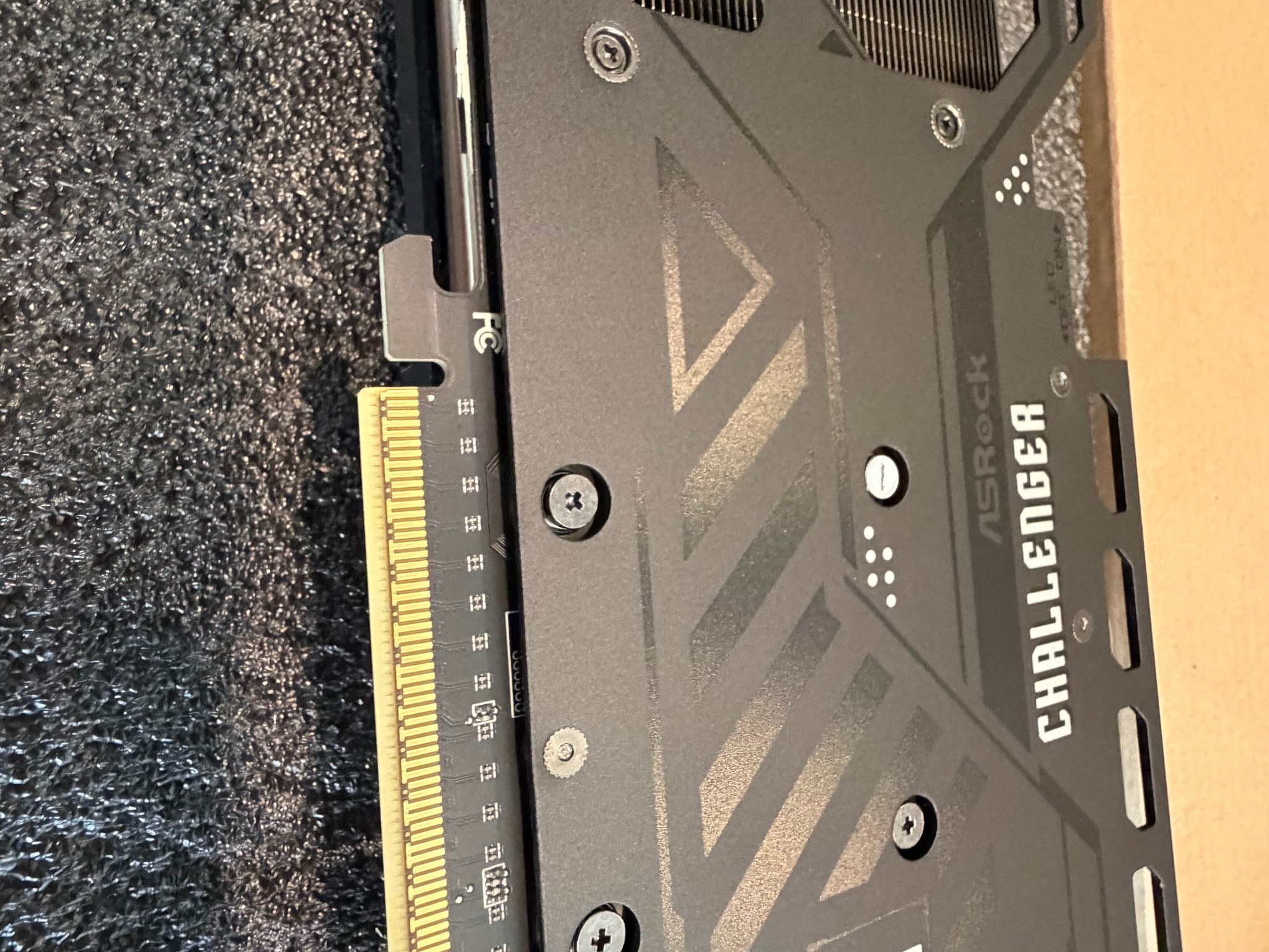 ASRock Challenger Radeon RX 9060 XT 16GB GDDR6 – Original Box