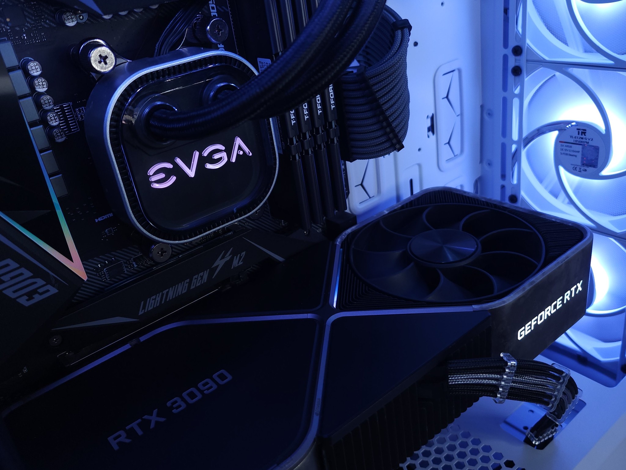 💙🤍RTX 3090 | Ryzen 9 5900X | 32GB 3200MHz | 1TB NVMe Gen 4