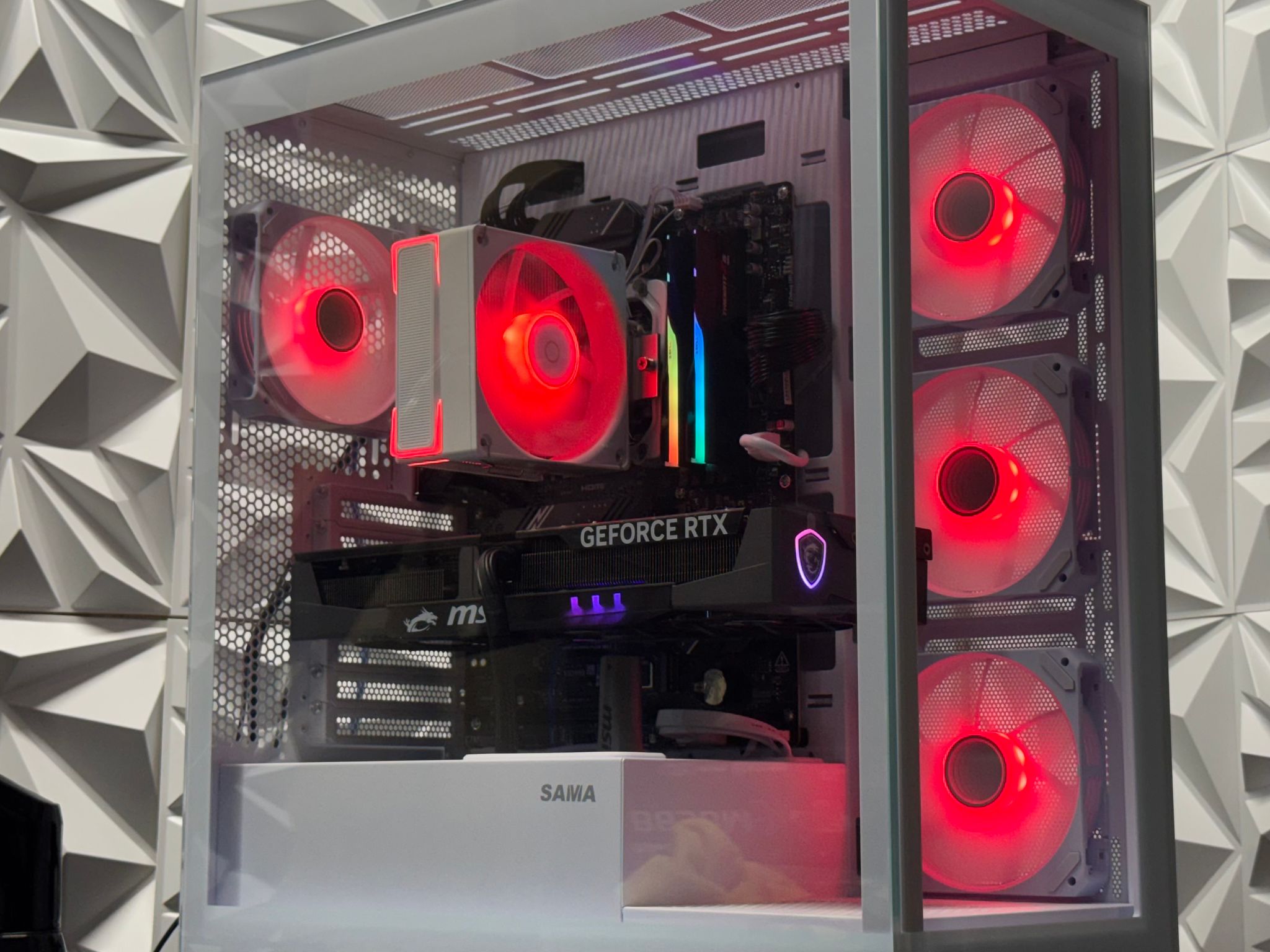 RTX 5070 / Ryzen 7 7700x / 32GB DDR5 Ram / 1TB SSD / Gaming pc / Streaming pc / Creator pc