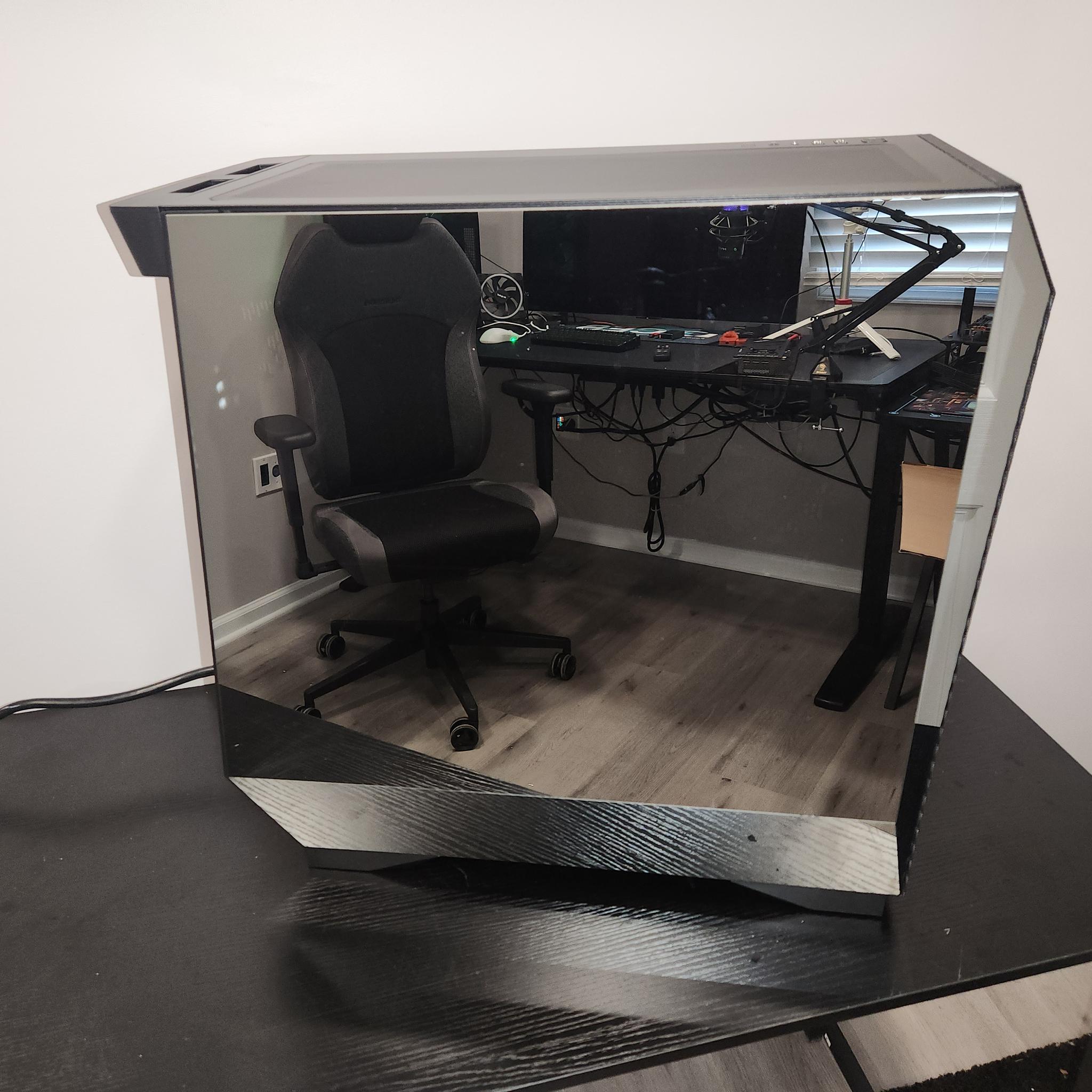 RTX 5070 4k gaming pc, built into a 2 way mirror gaming case!!!!!