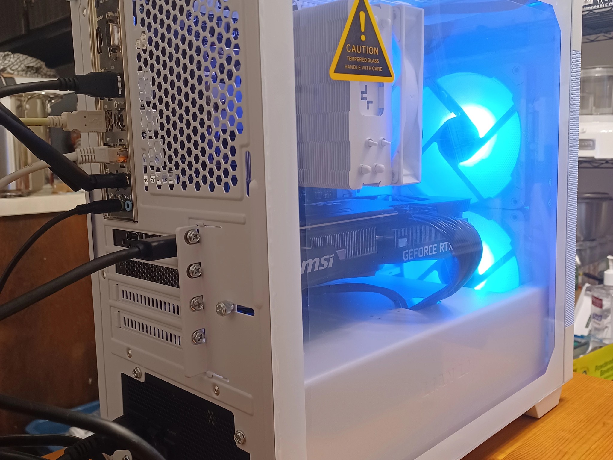 White & Black 2K Gaming Mid-Tower (Ryzen 7 5800X + RTX 3060 Ti + DDR4-3200 CL16 2x8GB)