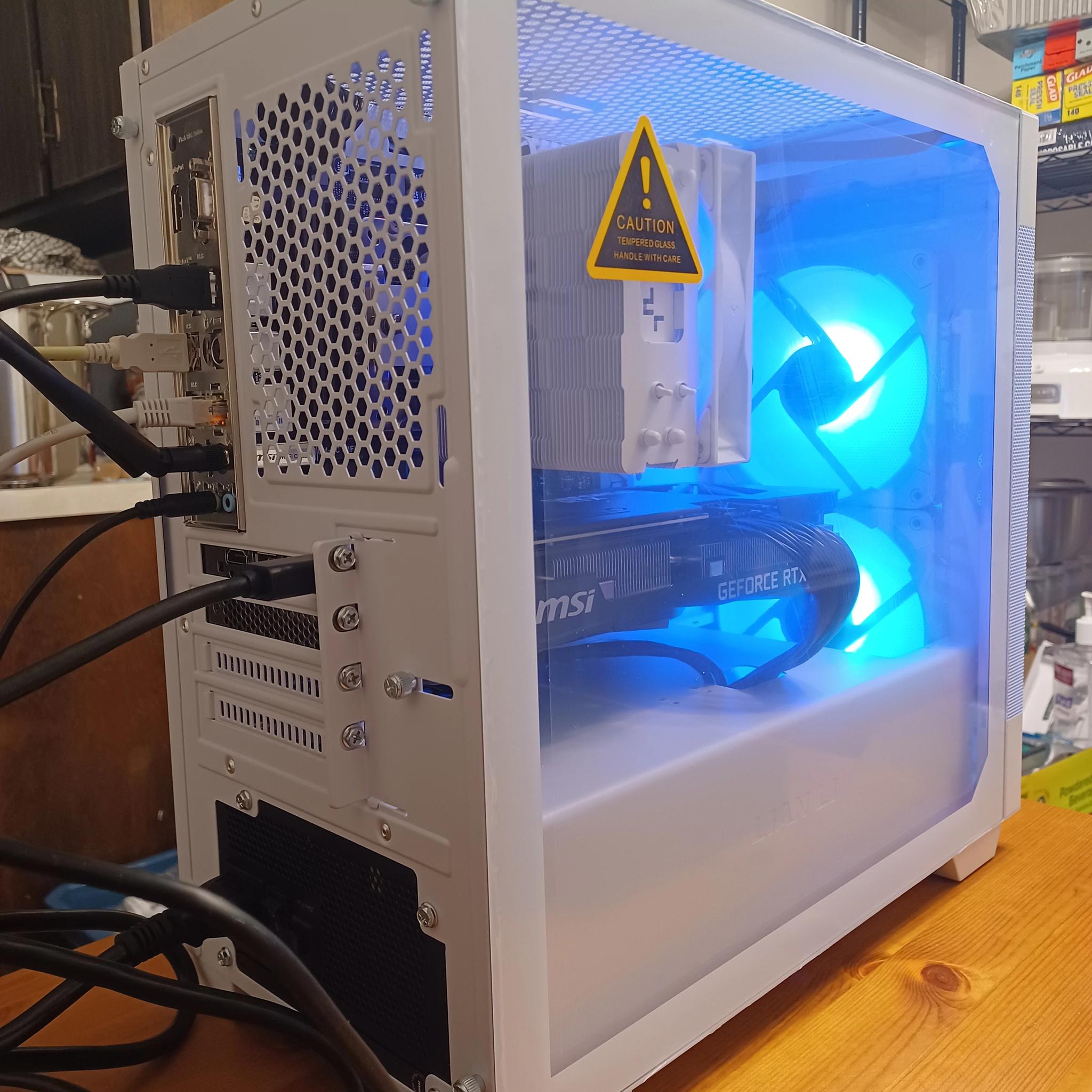 White & Black 2K Gaming Mid-Tower (Ryzen 7 5800X + RTX 3060 Ti + DDR4-3200 CL16 2x8GB)