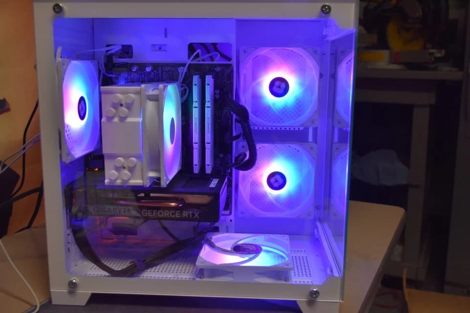 Intel I 5 9400 9th Gen 6 Cores 6 threads 16 GB RAM RTX 5050 8GB Intel 760 GB NVME+ 1 TBHHD + extras