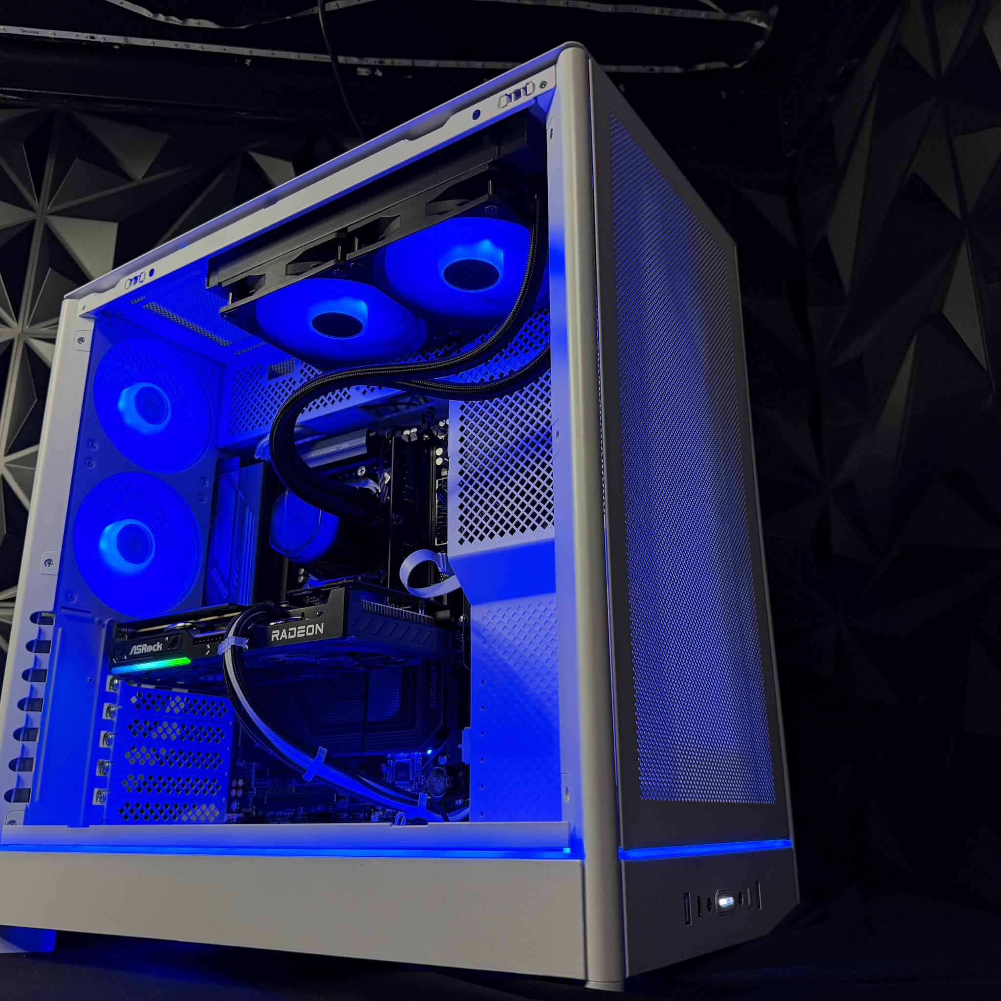 White Ocean – Ryzen 7 7700X / RX 9060XT  Gaming PC