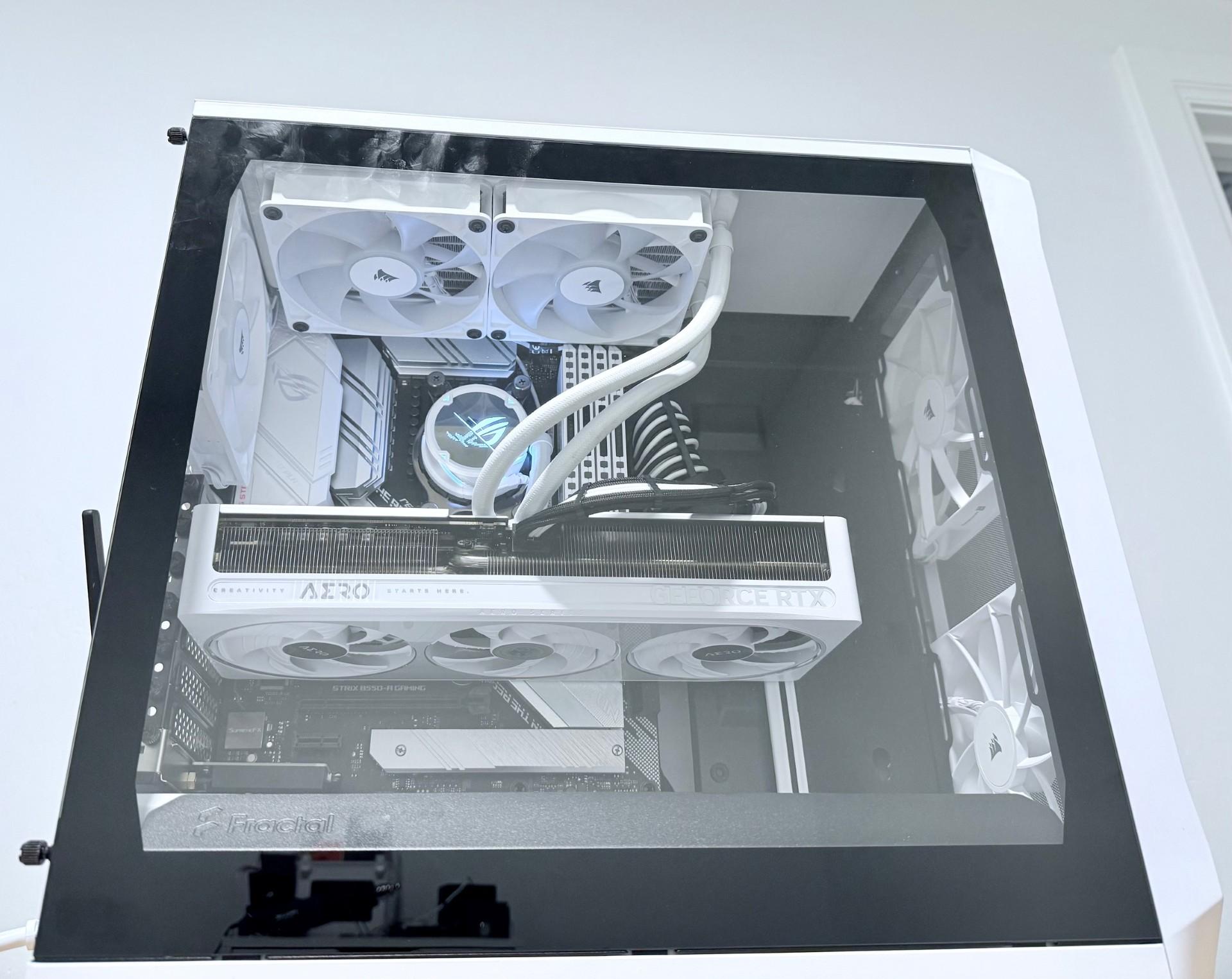 Gaming PC Monochrome RTX 5070 OC 12GB