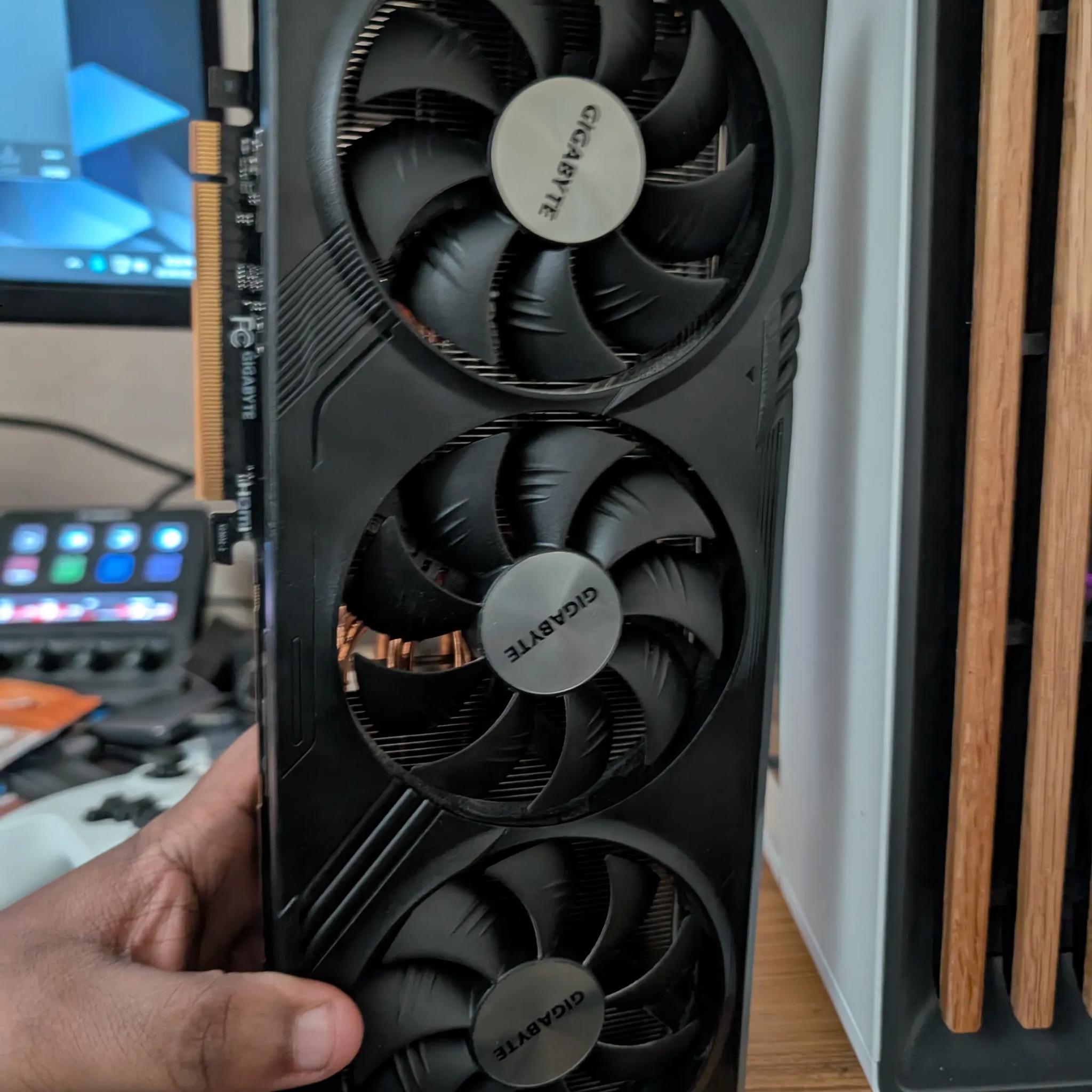 GIGABYTE Radeon RX 7800 XT GAMING OC 16G -USED-