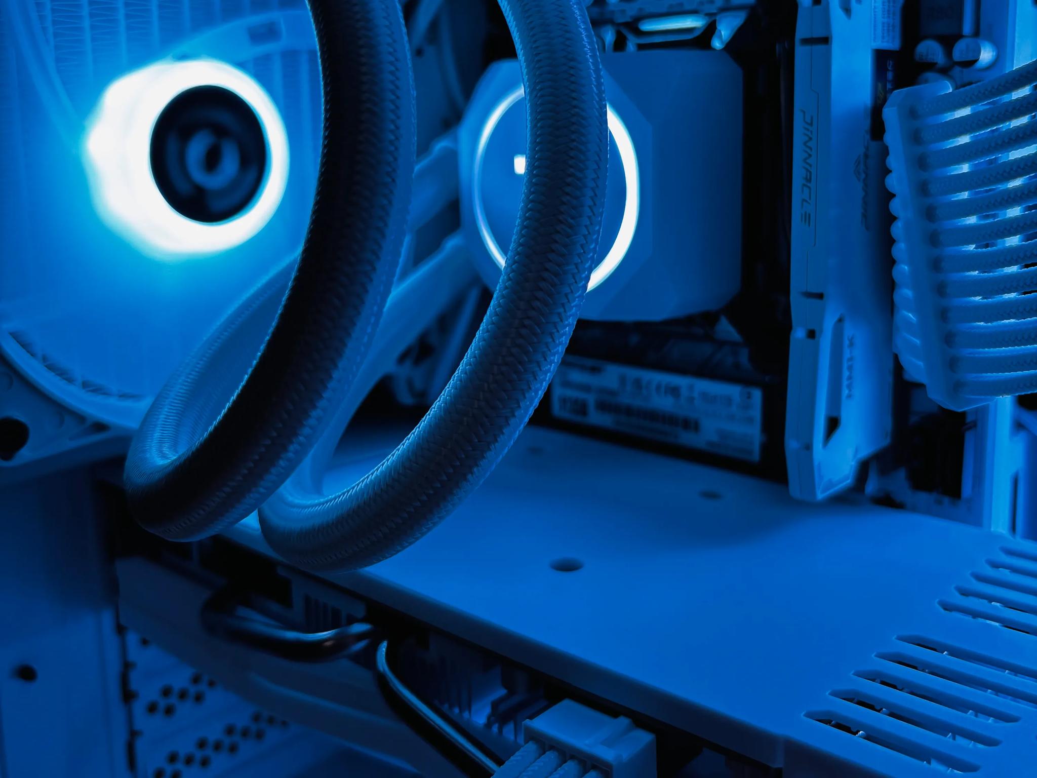 💧⚪ALL WHITE LIQUID COOLED PC⚪💧 - RX 580 8GB + 10 CORE INTEL + 32GB RAM🔥