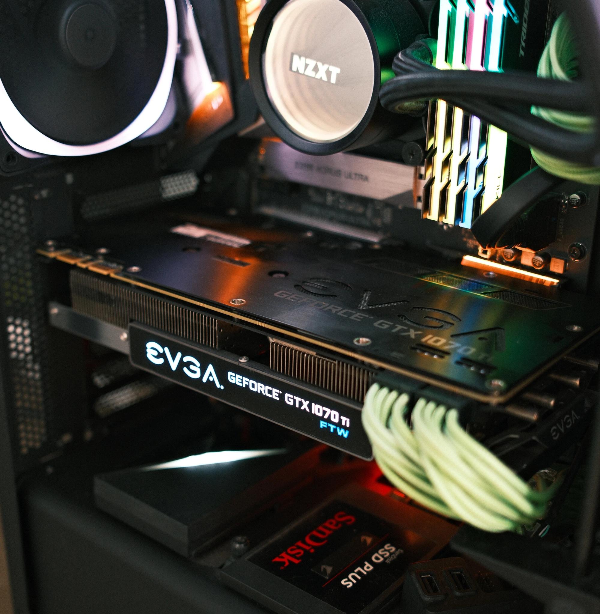Razer Gaming PC Intel i7-9700K EVGA GTX1070 Ti FTW2 32GB 1.5TB NZXT Kraken Win11