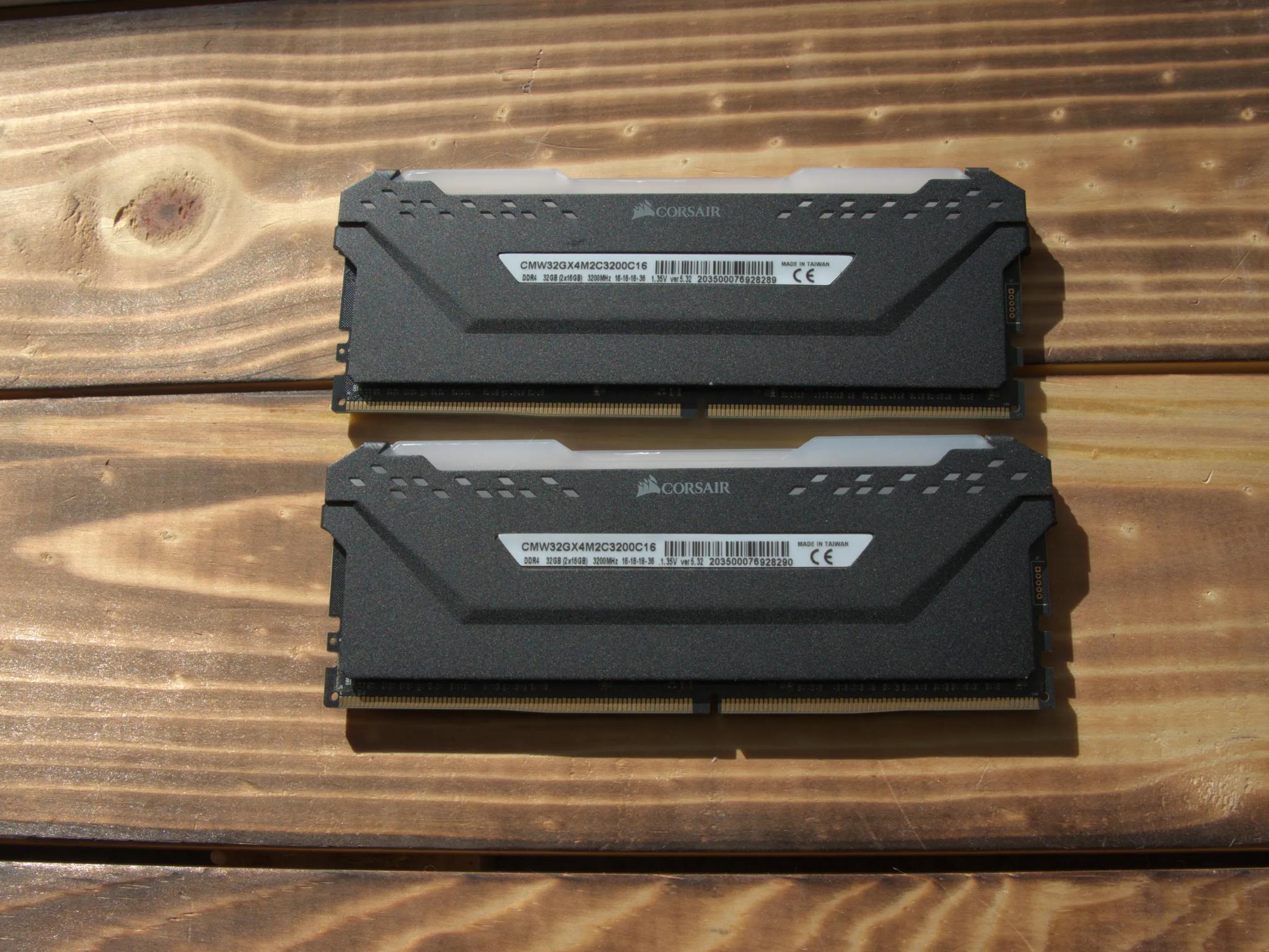 RGB CORSAIR 32GB KIT 2 x 16 - 3200 C16