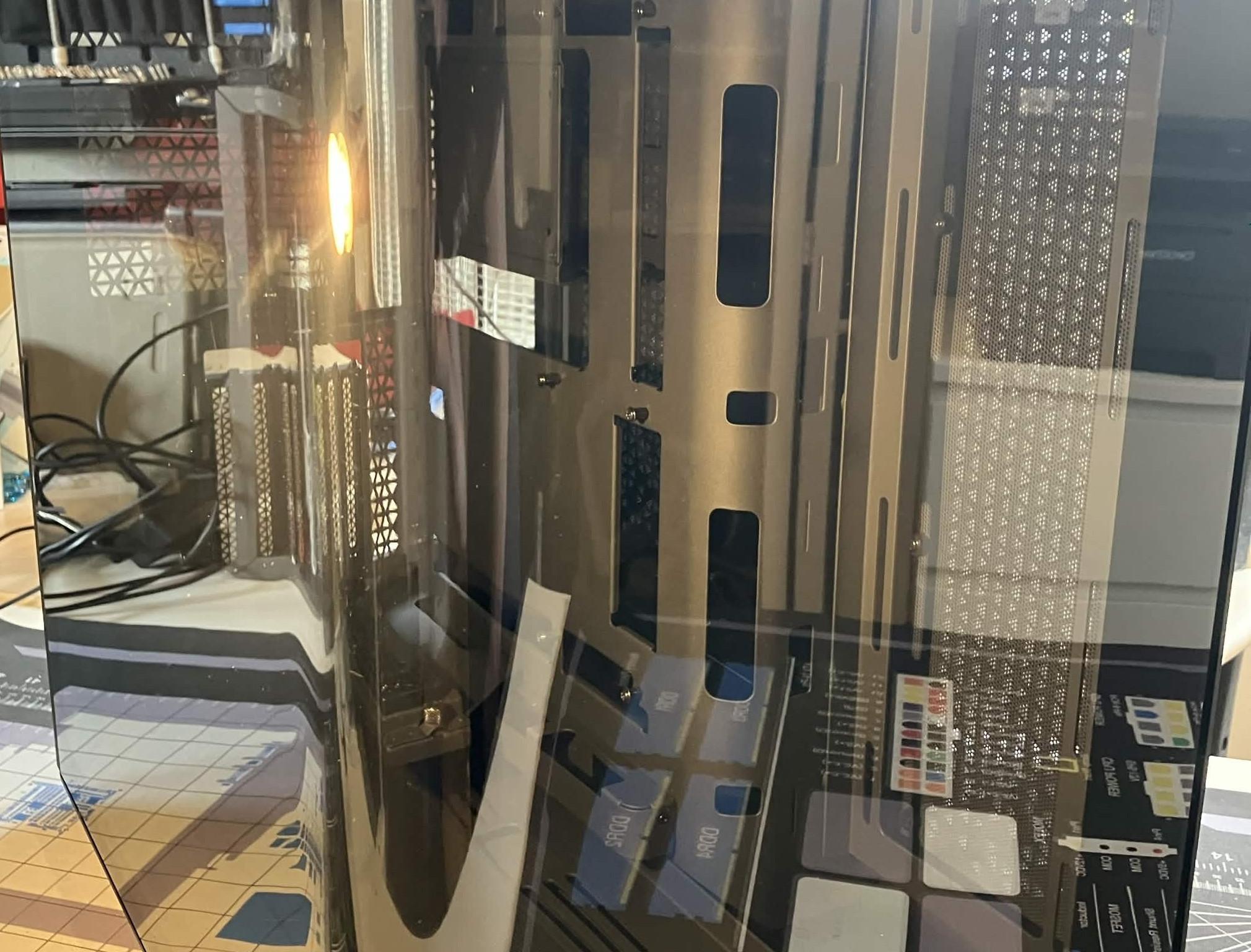 MSI MEG MAESTRO 700L PZ - Limited Edition Case #600