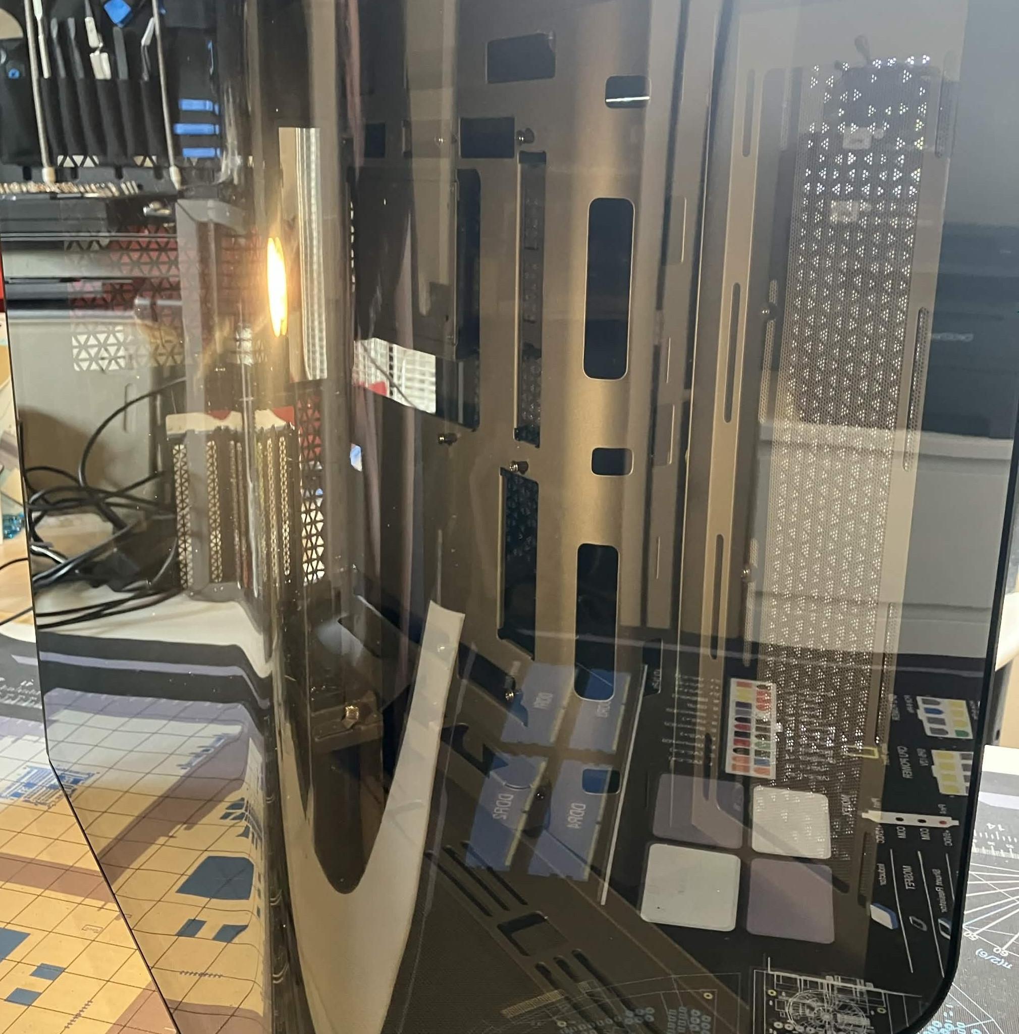 MSI MEG MAESTRO 700L PZ - Limited Edition Case #600