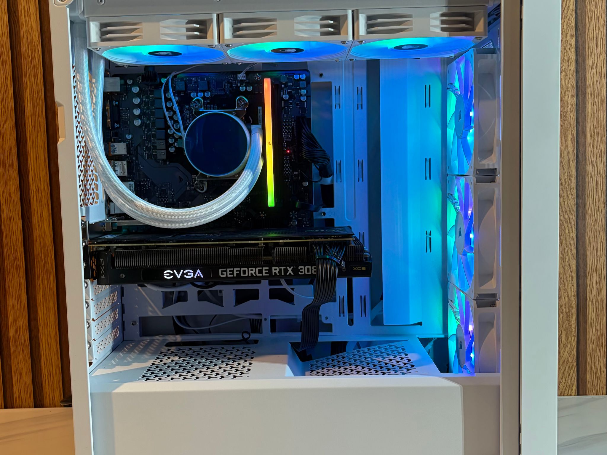 RTX 3080 | RYZEN 5 7600X | 16GB DDR5 | 360MM AIO | 750W | 1TB