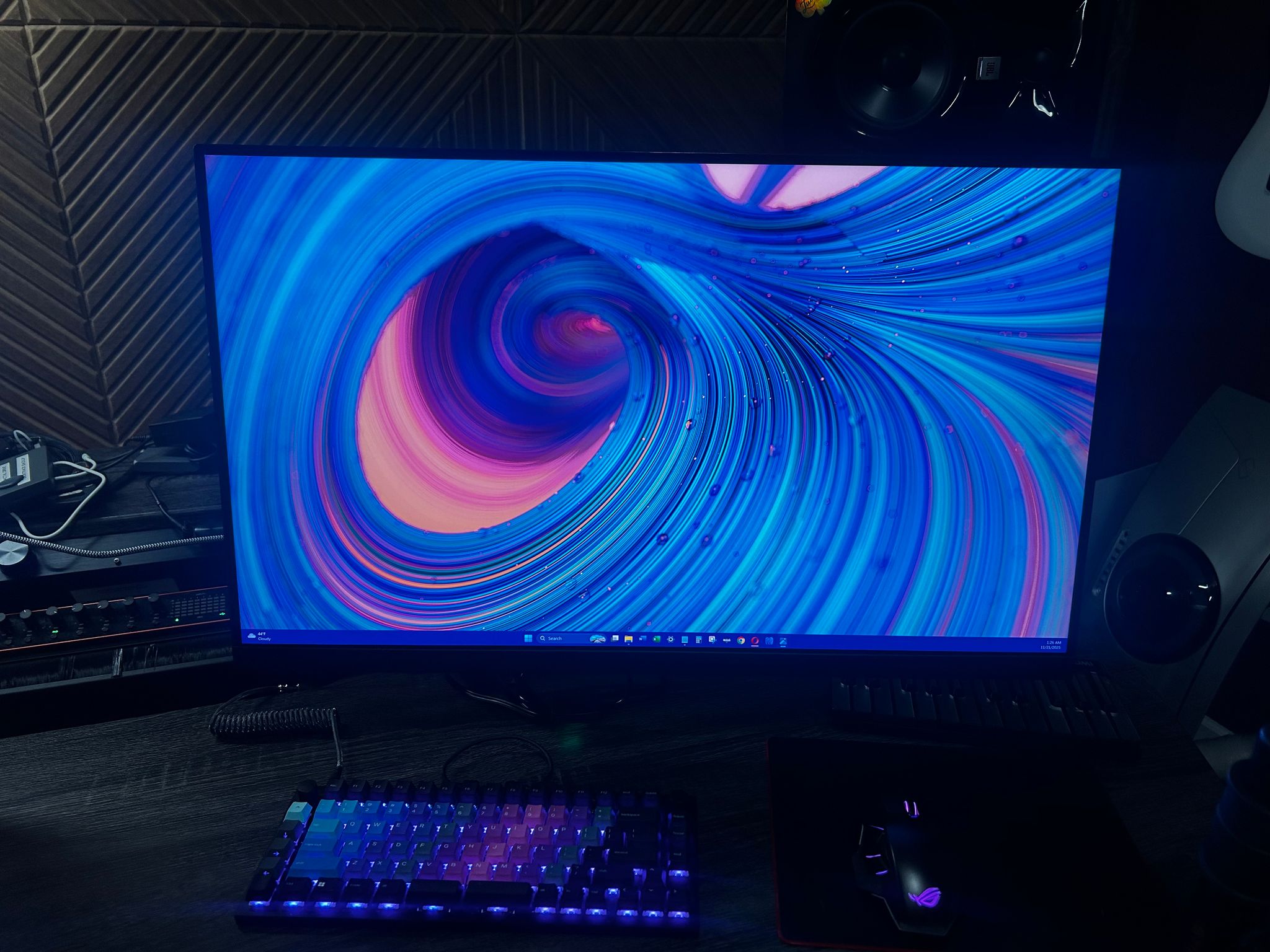 LG-UltraGear 32” (144hz) 4K (3840x2160) Gaming Monitor with NVIDIA® G-SYNC® Compatible
