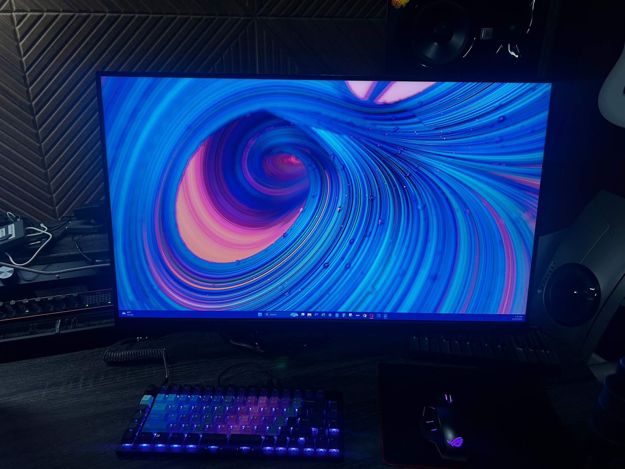 LG-UltraGear 32” (144hz) 4K (3840x2160) Gaming Monitor with NVIDIA® G-SYNC® Compatible